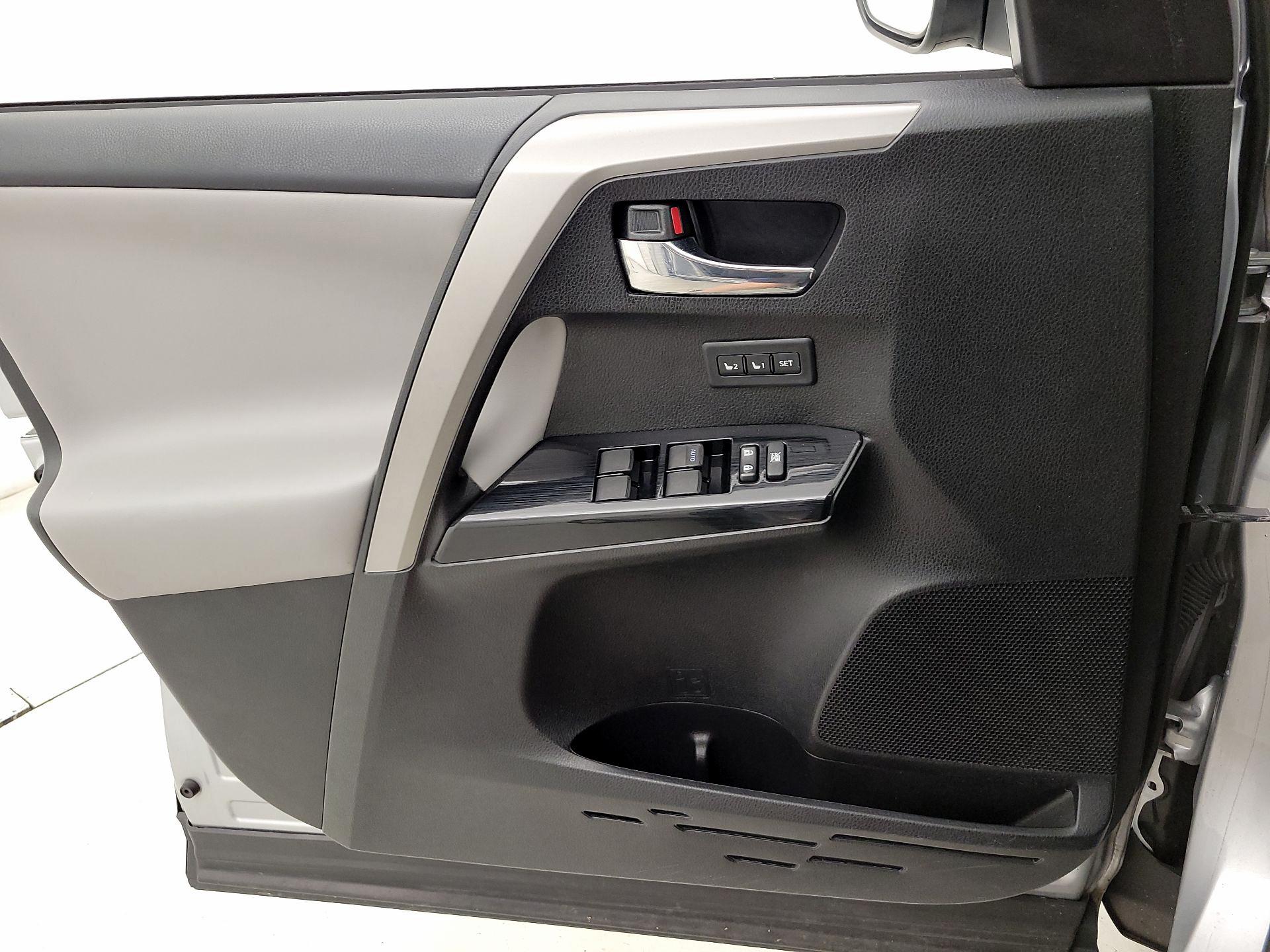 Thumbnail: 2016 Toyota RAV4 - 12