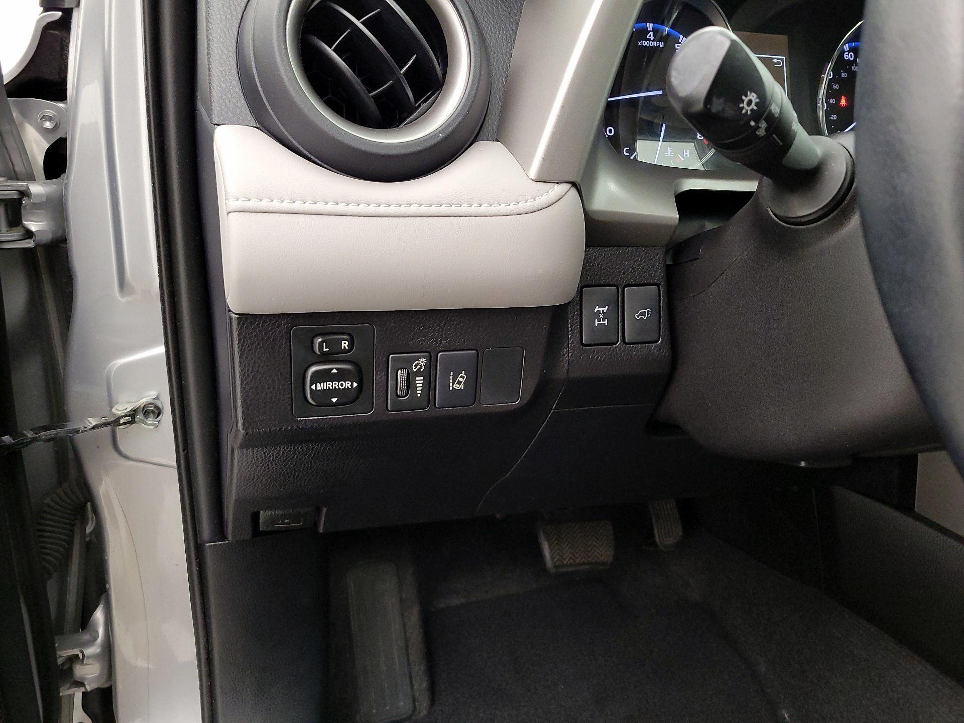 Thumbnail: 2016 Toyota RAV4 - 13