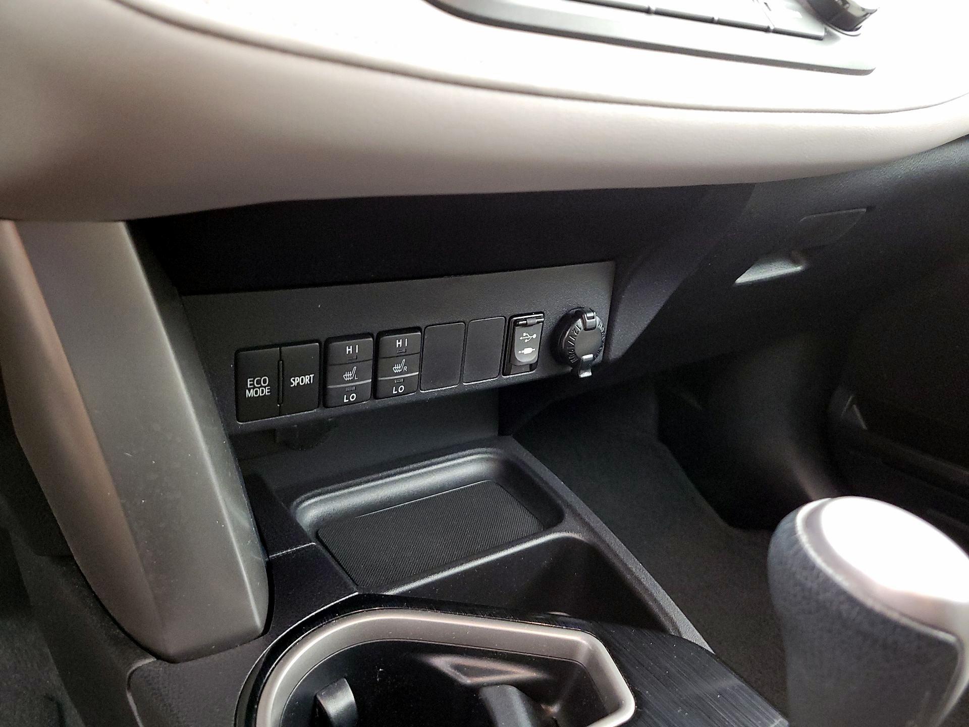 Thumbnail: 2016 Toyota RAV4 - 19