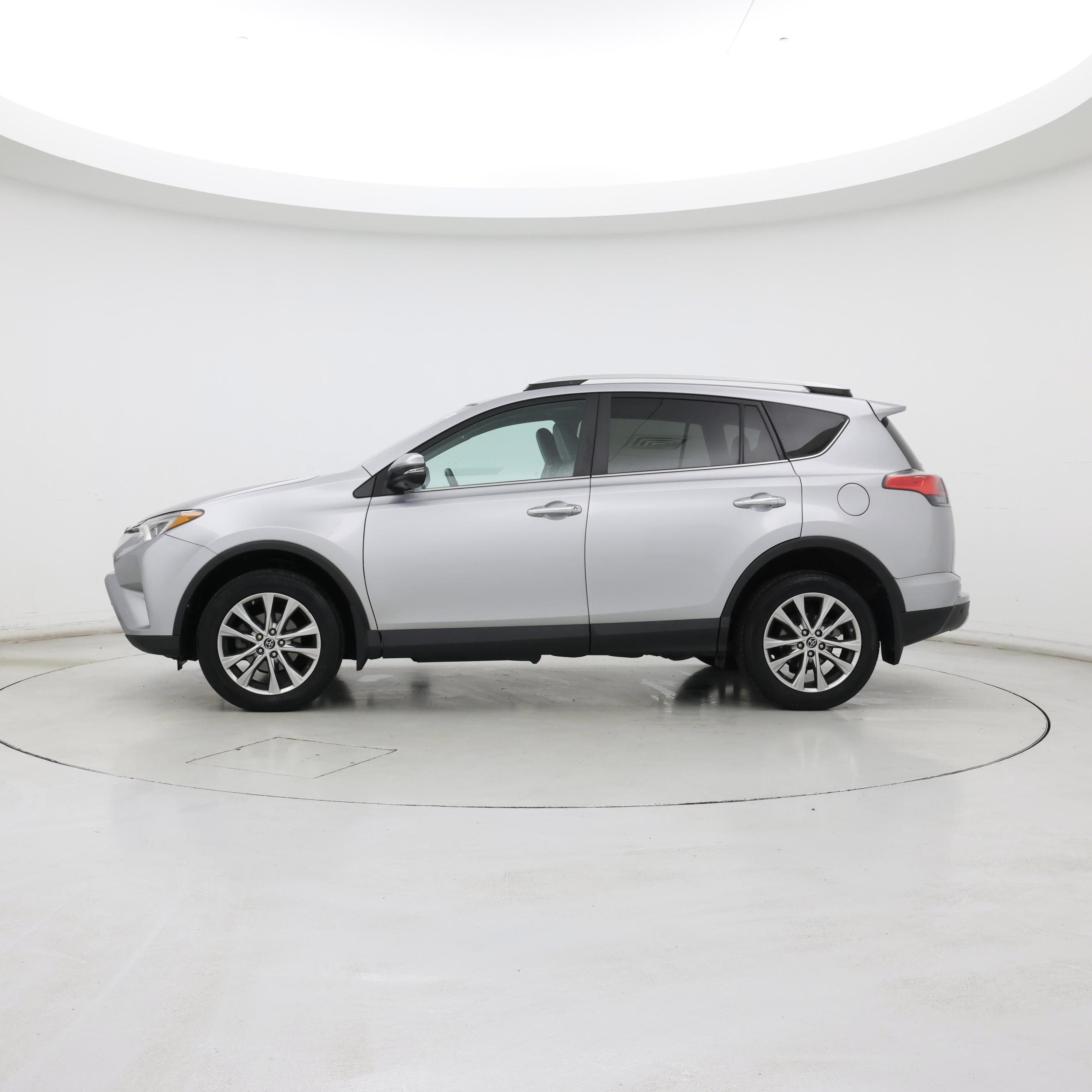 Thumbnail: 2016 Toyota RAV4 - 3