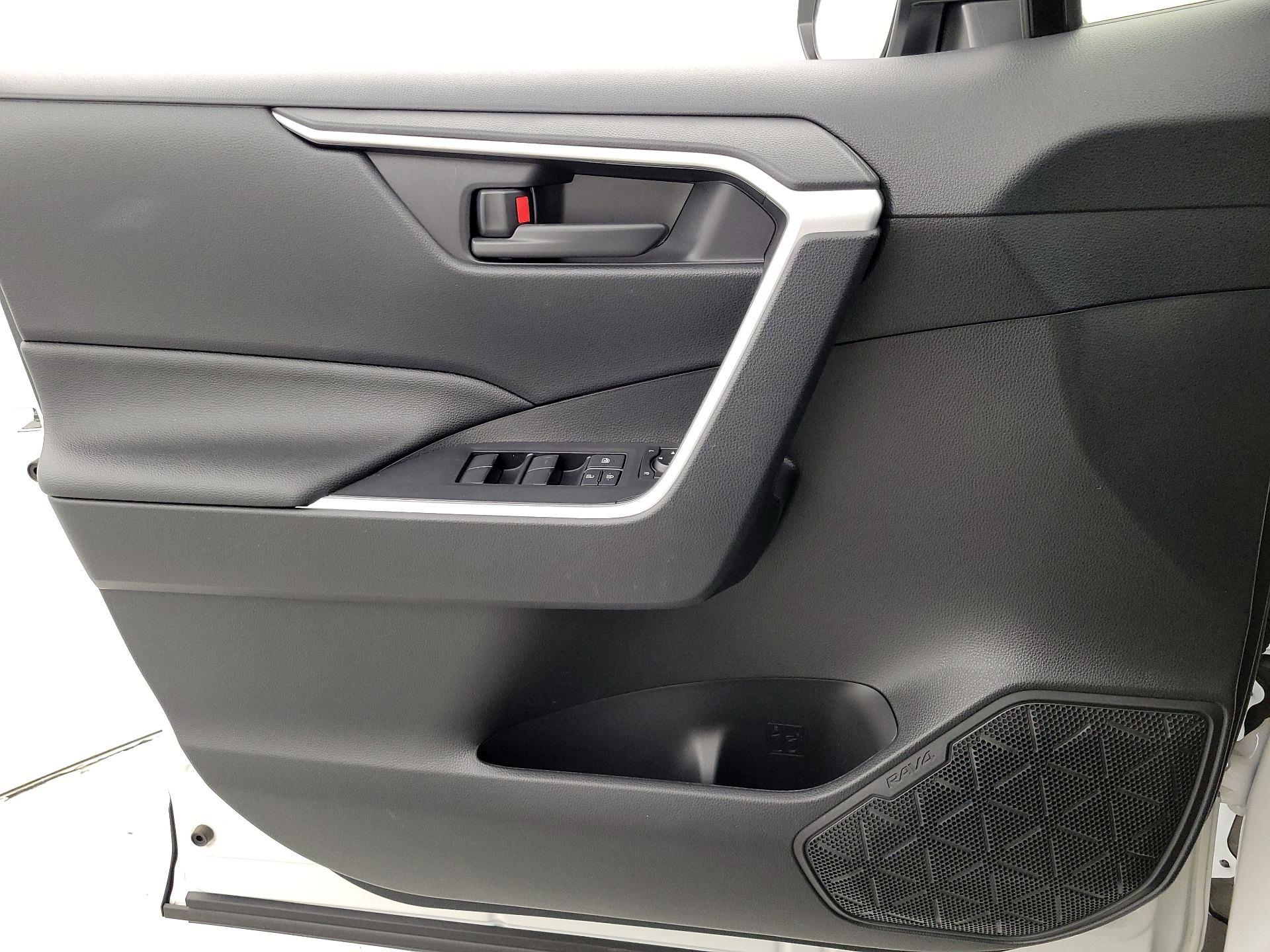 Thumbnail: 2025 Toyota RAV4 - 12