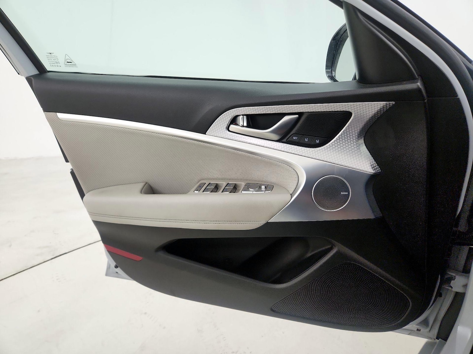 2022 GENESIS G70 Standard - Photo 13