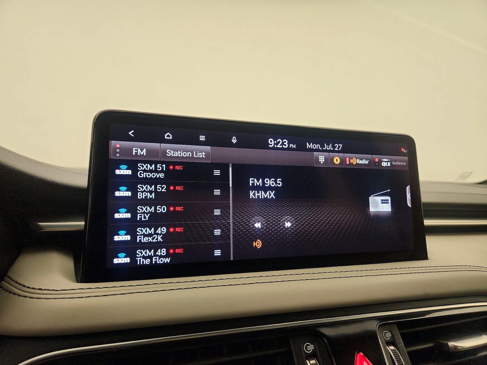 2022 GENESIS G70 Standard - Photo 17