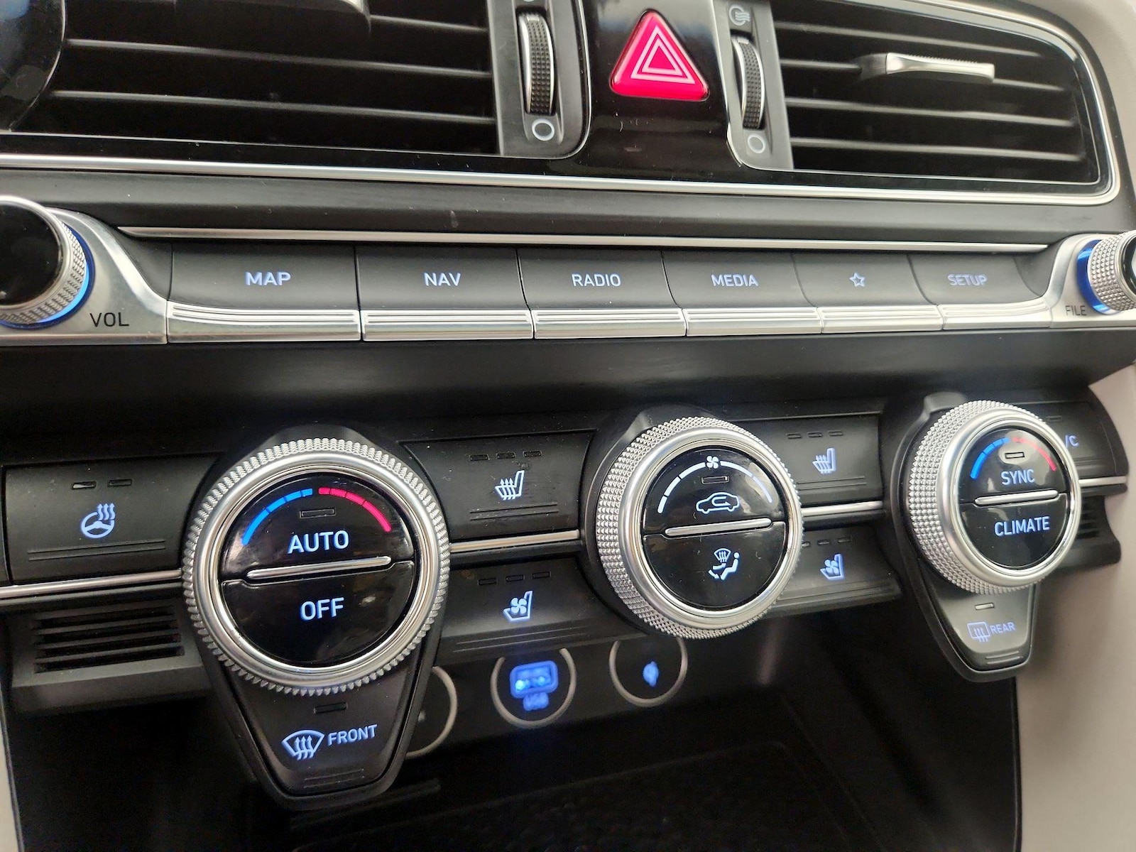 2022 GENESIS G70 Standard - Photo 18