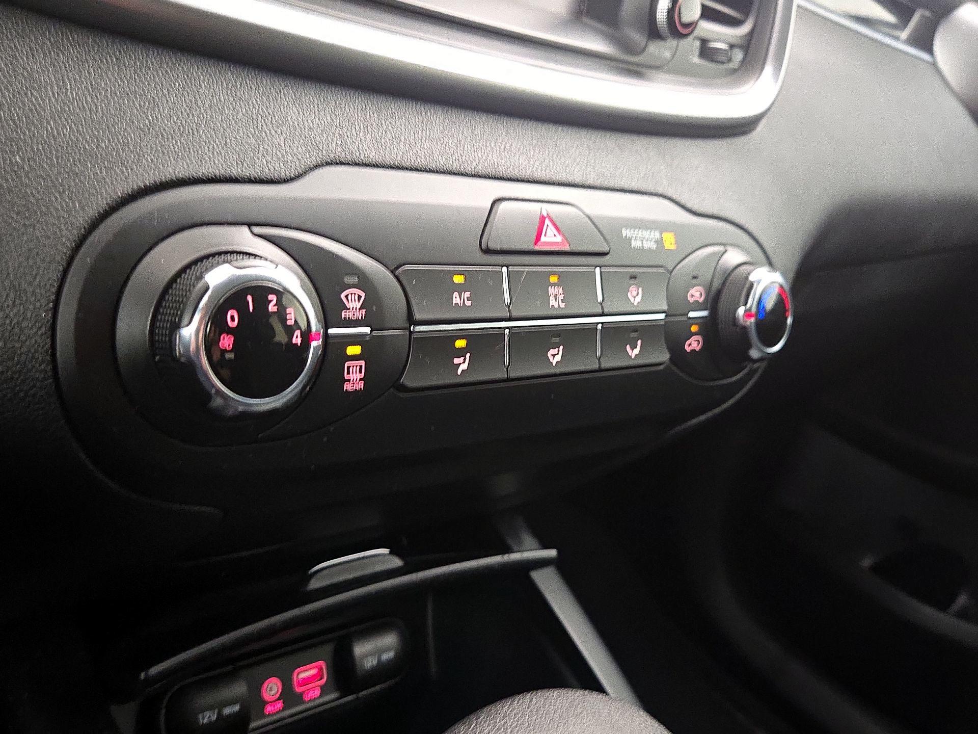 Thumbnail: 2019 Kia Sorento - 16