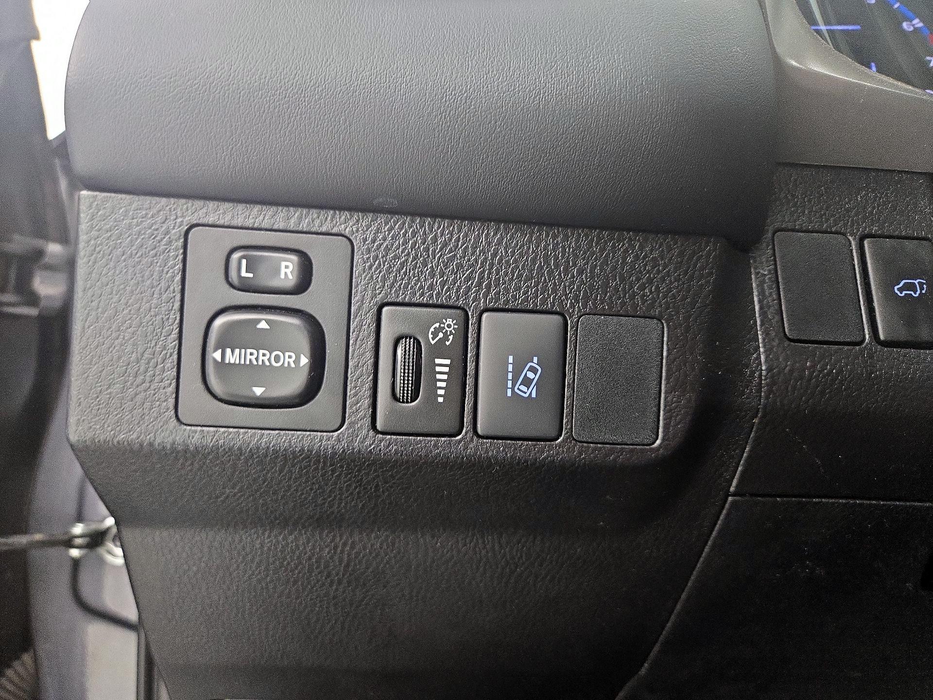 Thumbnail: 2018 Toyota RAV4 - 13
