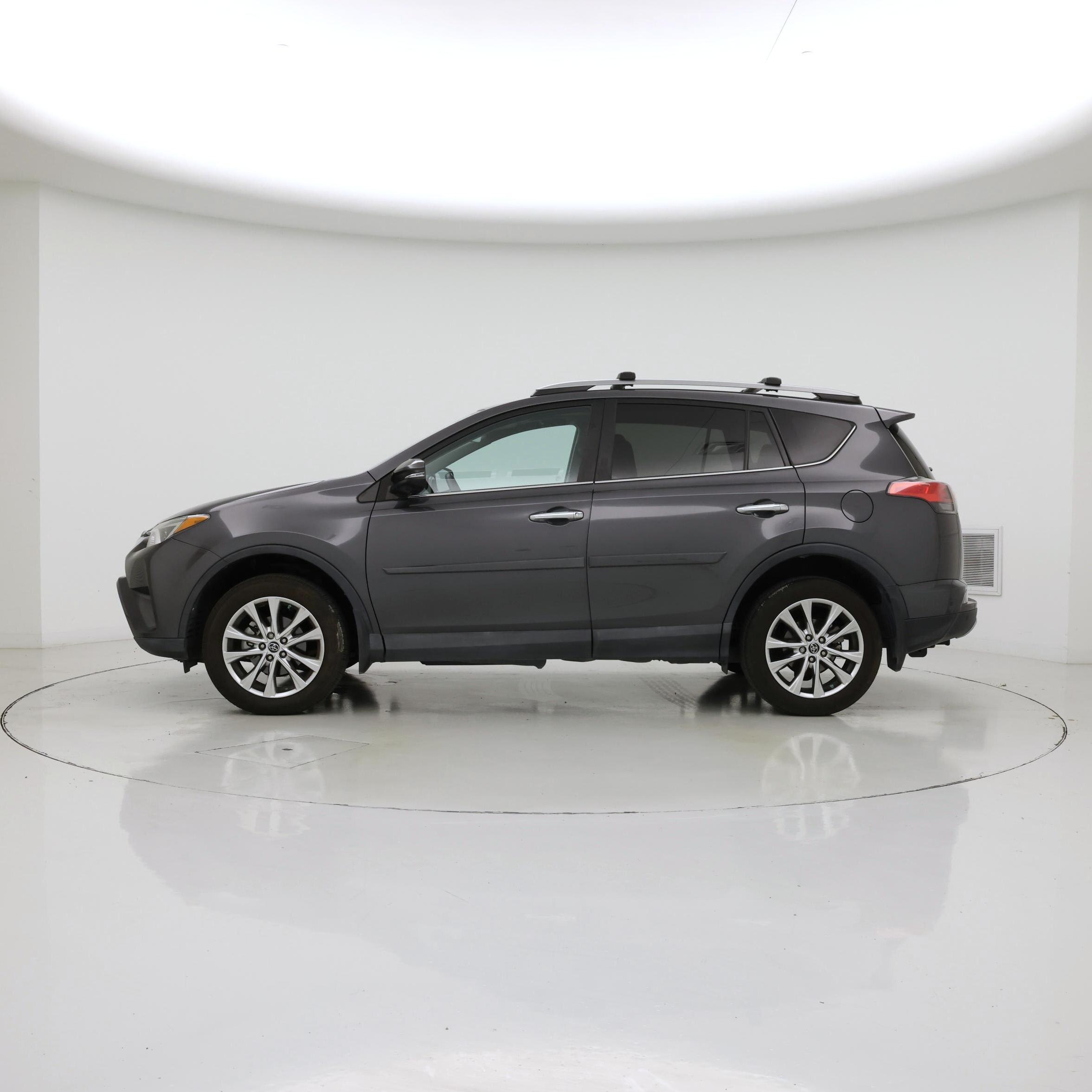 Thumbnail: 2018 Toyota RAV4 - 3