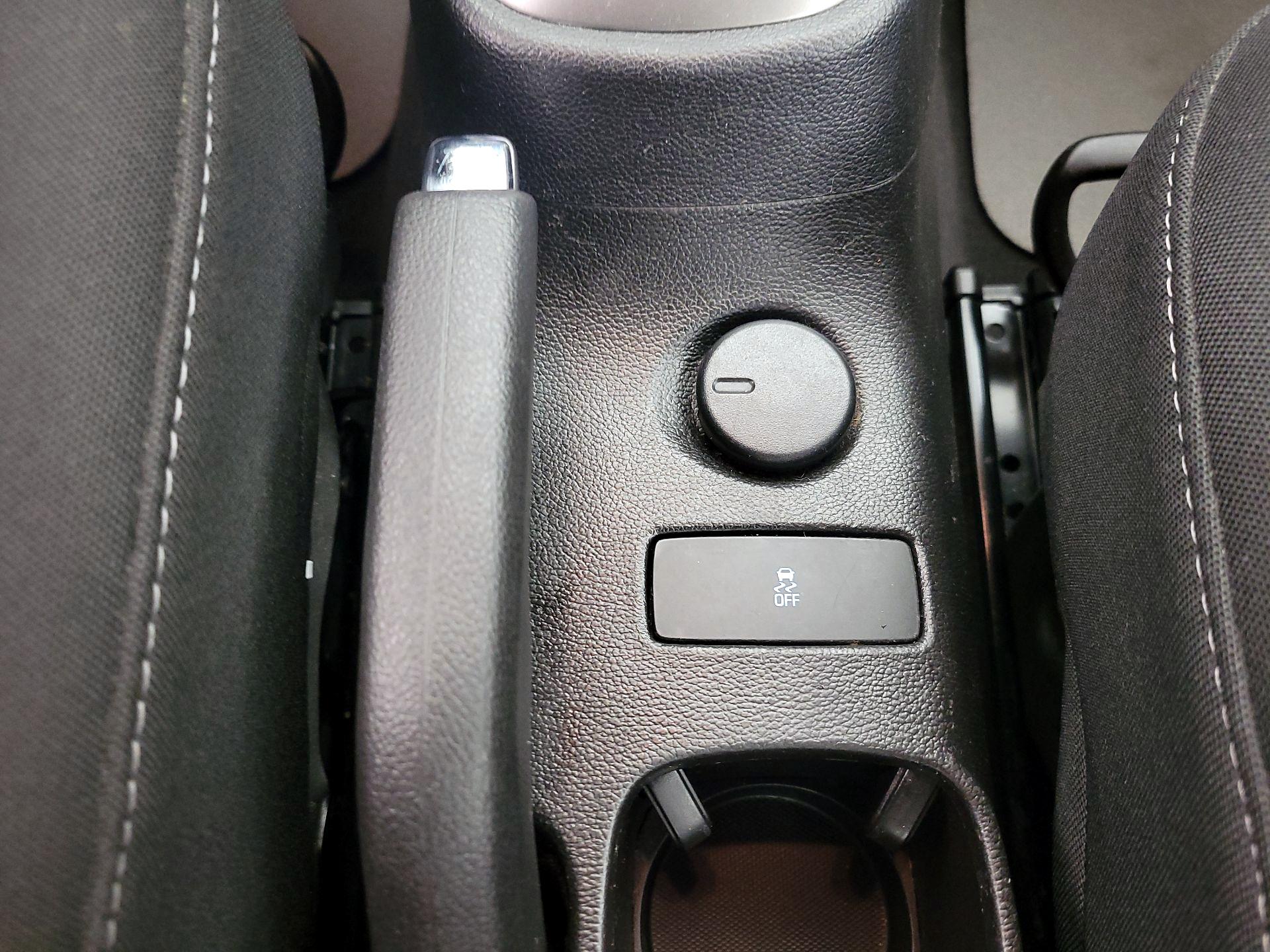 Thumbnail: 2015 Chevrolet Sonic - 18