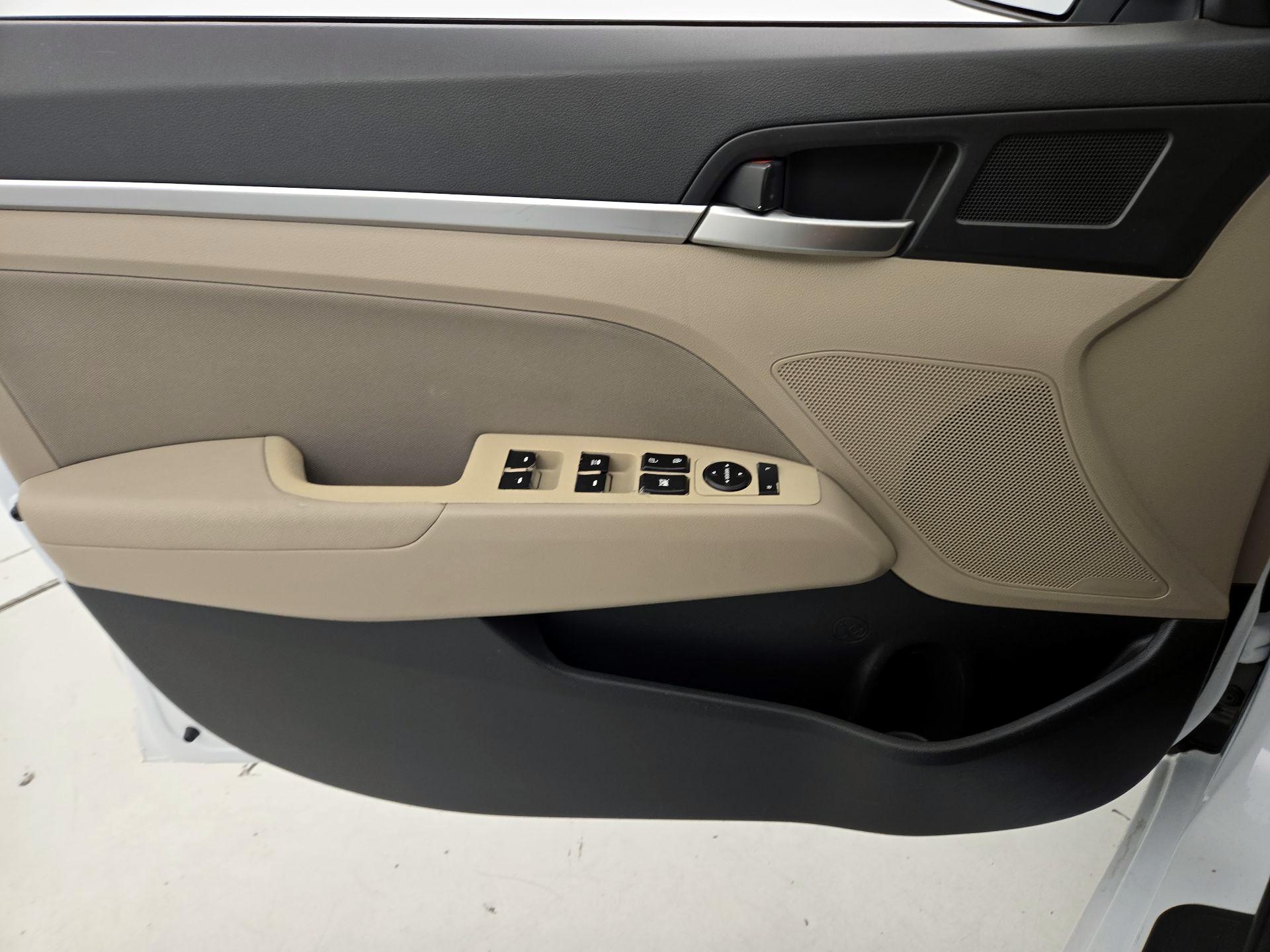 Thumbnail: 2019 Hyundai Elantra - 12