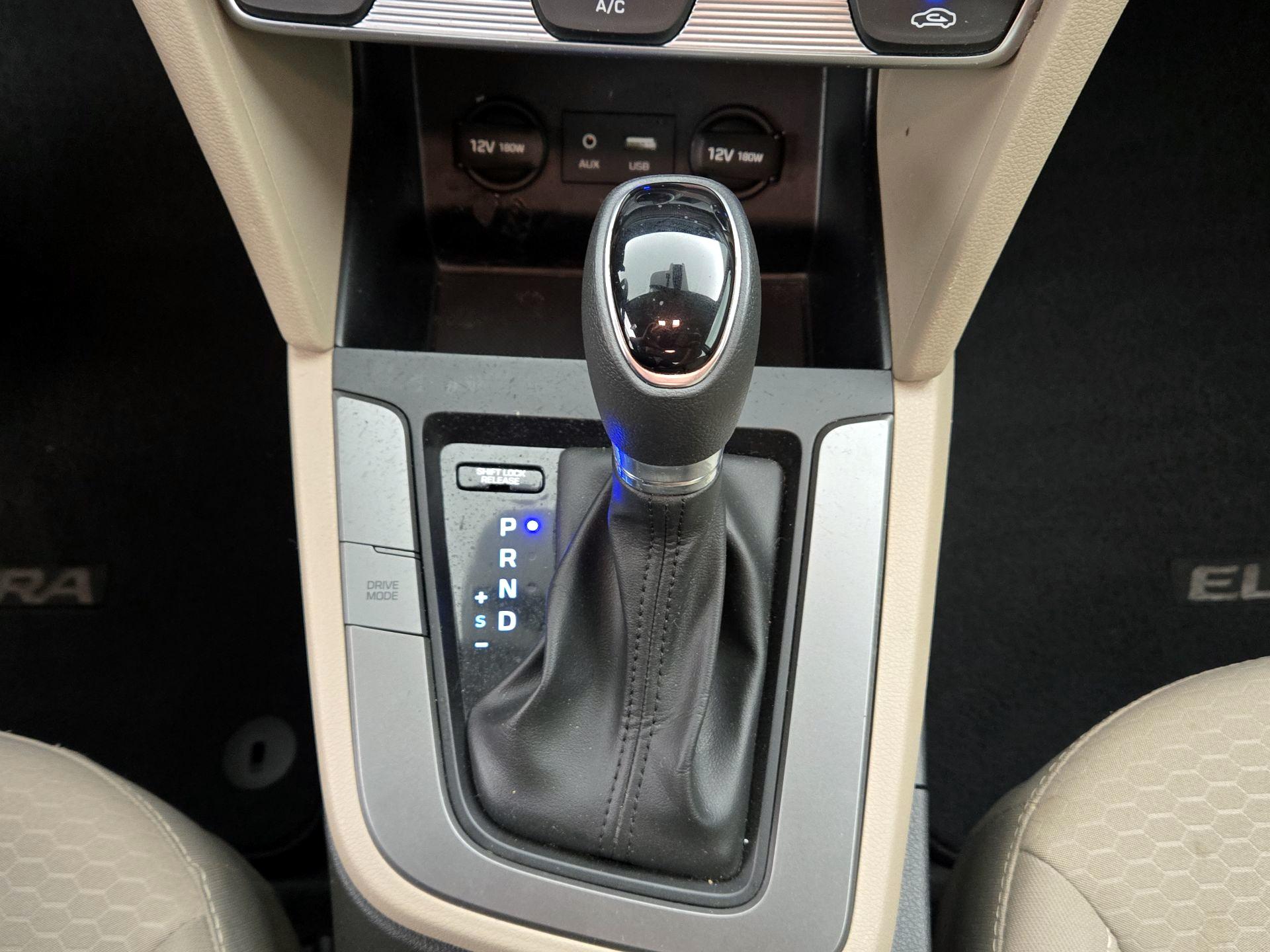 Thumbnail: 2019 Hyundai Elantra - 17
