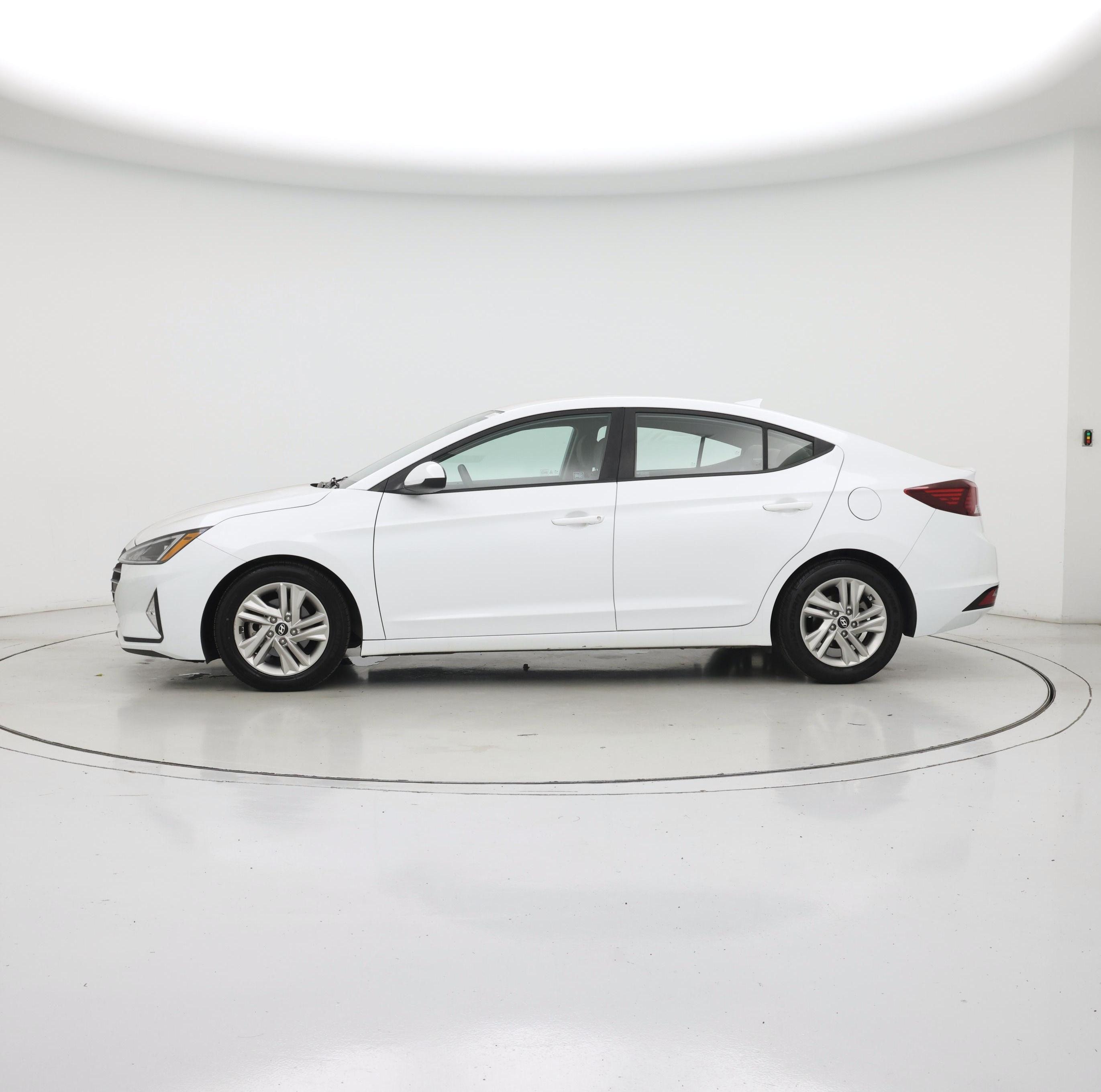 Thumbnail: 2019 Hyundai Elantra - 3