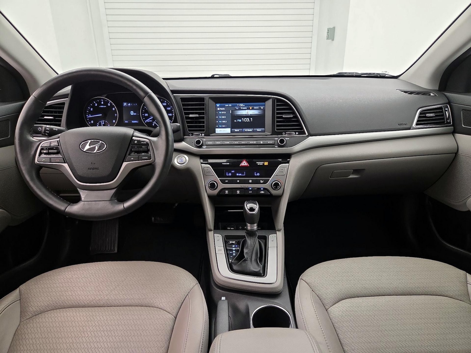 2017 Hyundai Elantra Limited - Photo 10