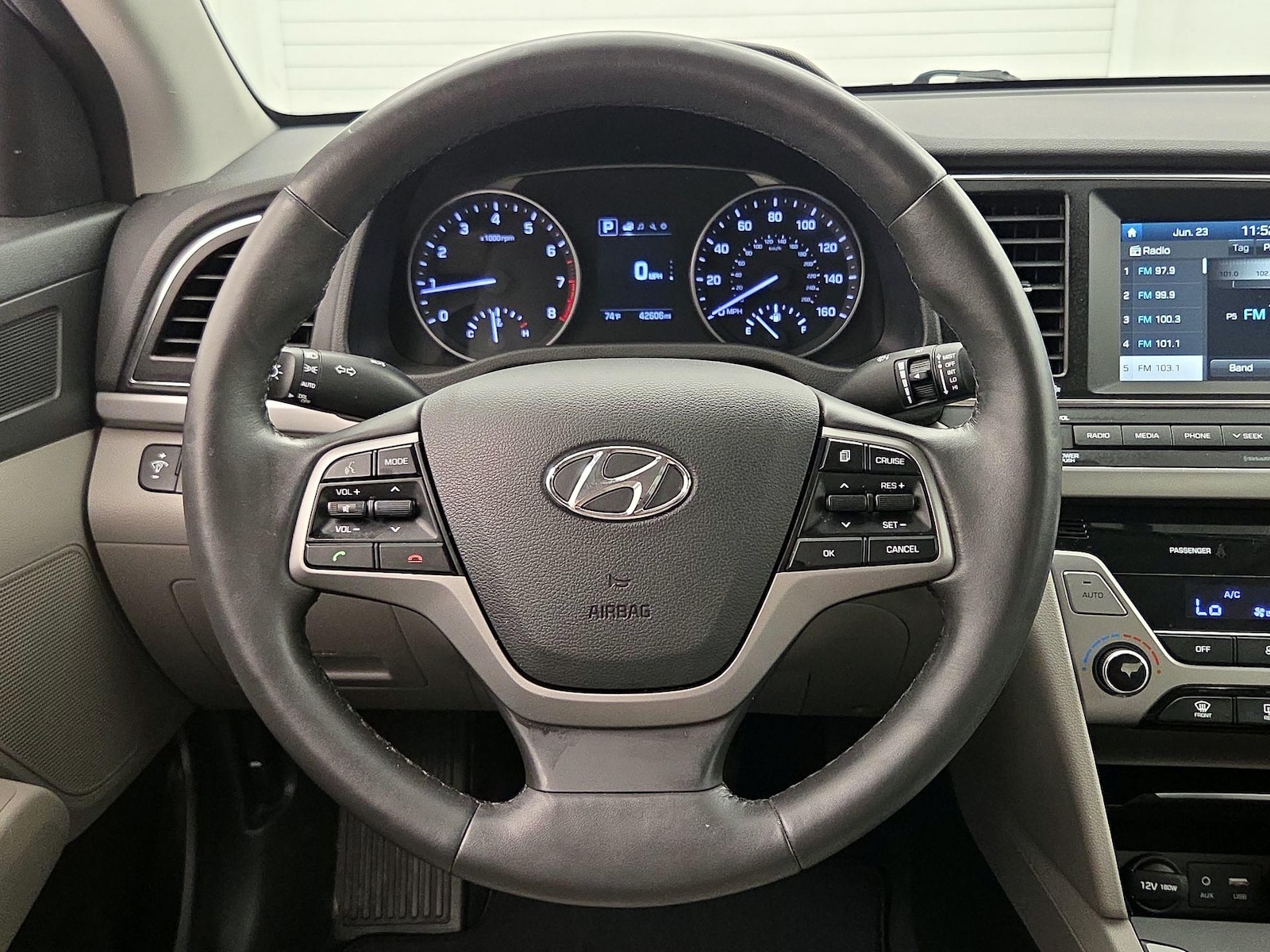 2017 Hyundai Elantra Limited - Photo 11