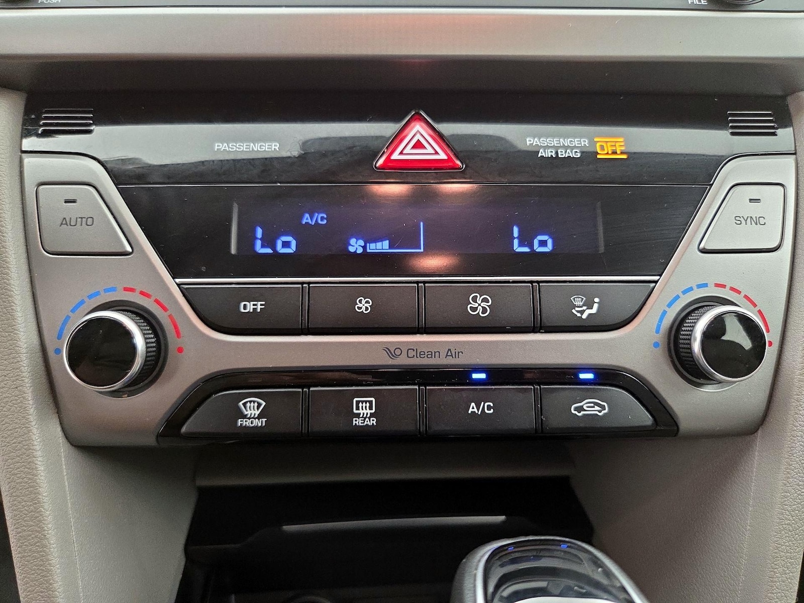2017 Hyundai Elantra Limited - Photo 17