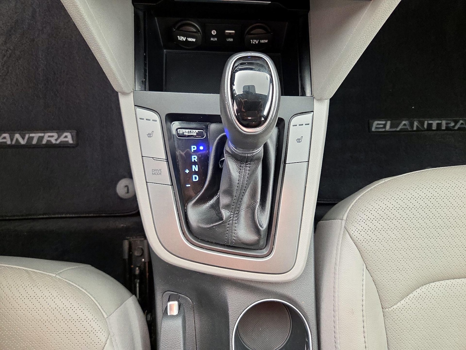 2017 Hyundai Elantra Limited - Photo 18