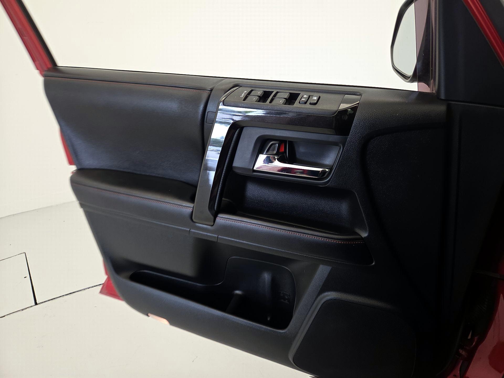 Thumbnail: 2019 Toyota 4Runner - 12