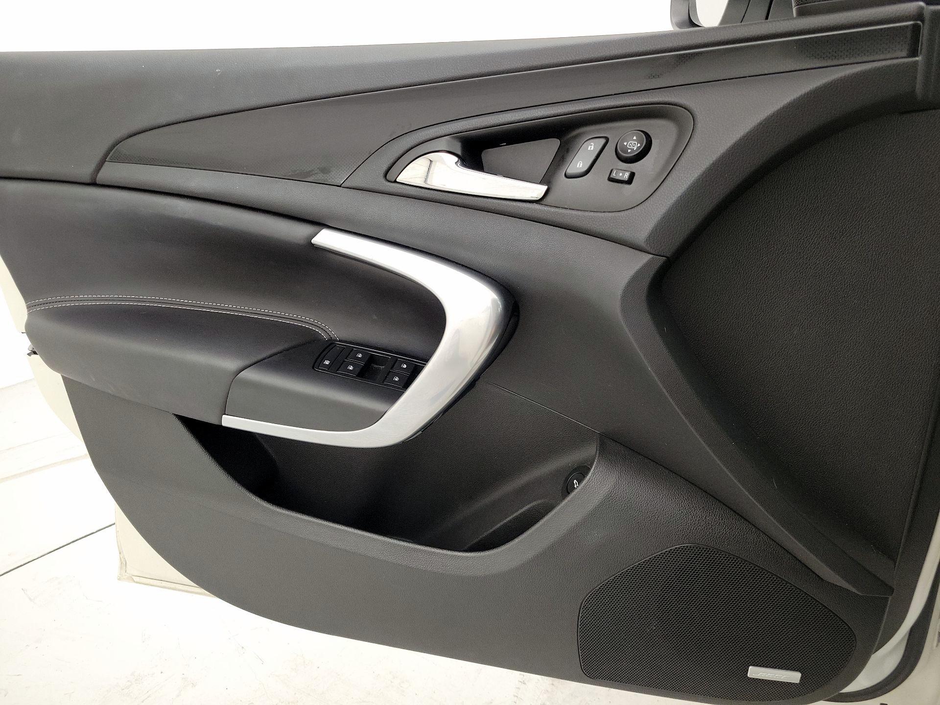 Thumbnail: 2015 Buick Regal - 12