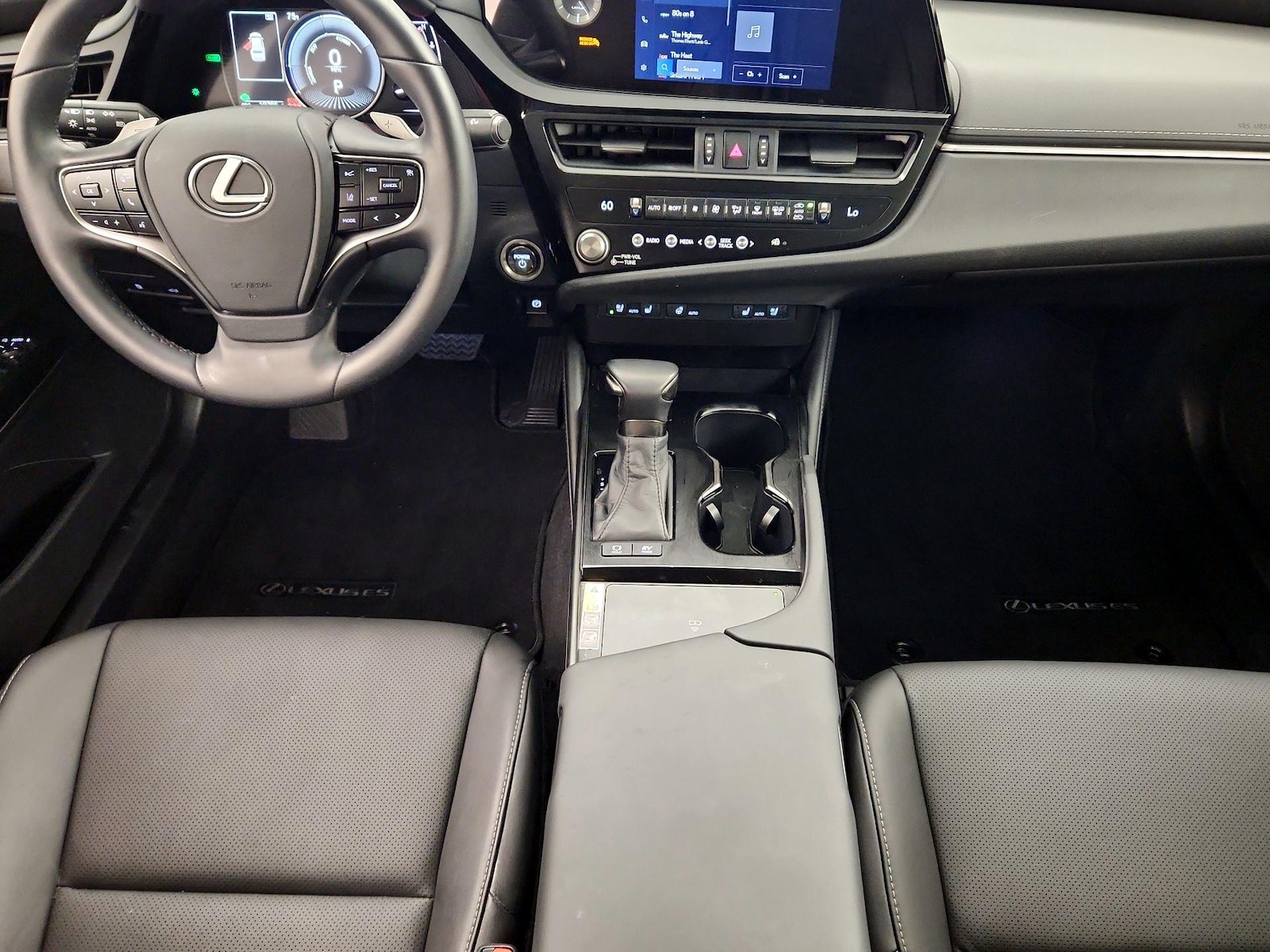 2025 Lexus ES Hybrid 300h - Photo 10