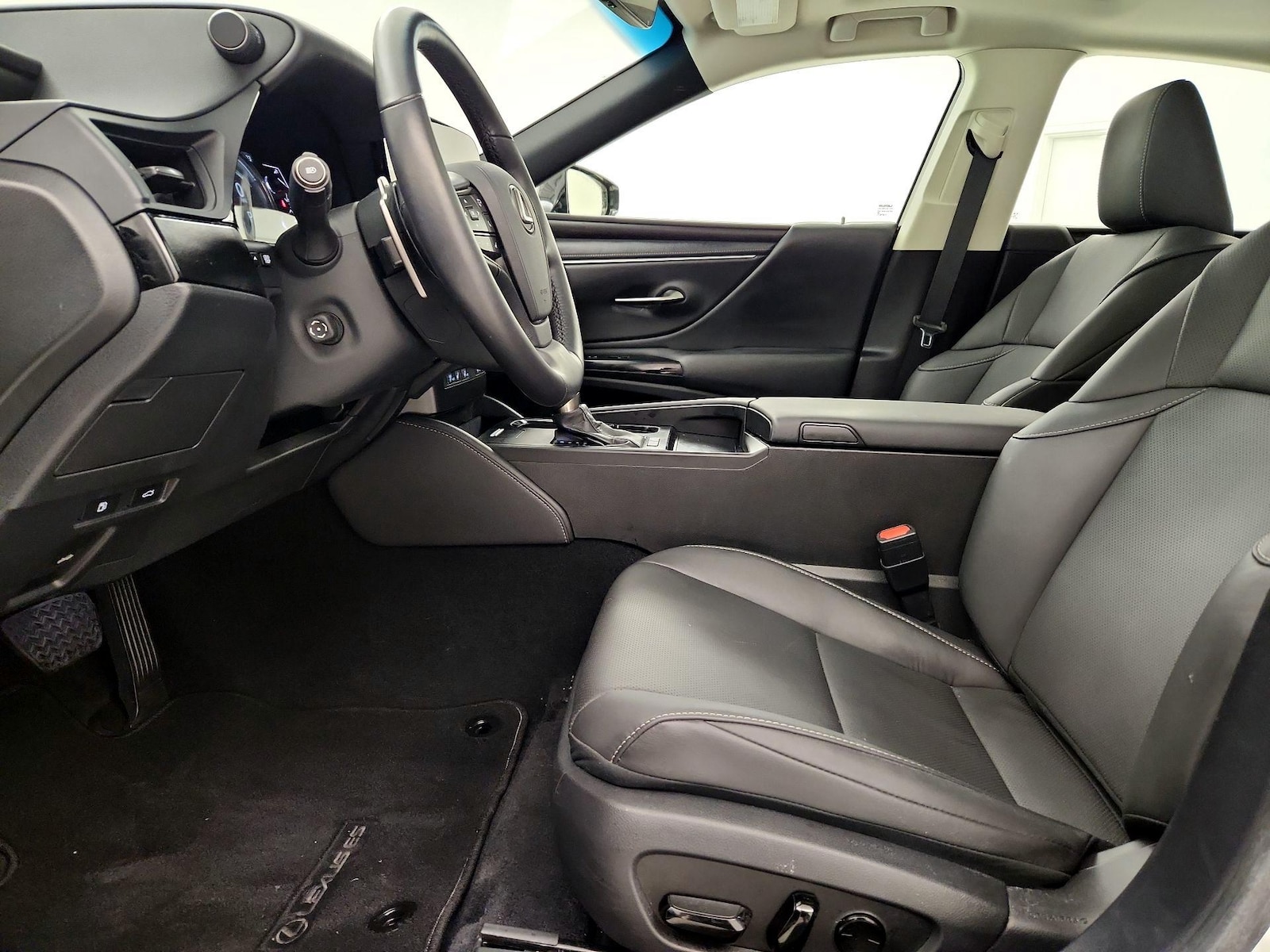 2025 Lexus ES Hybrid 300h - Photo 12