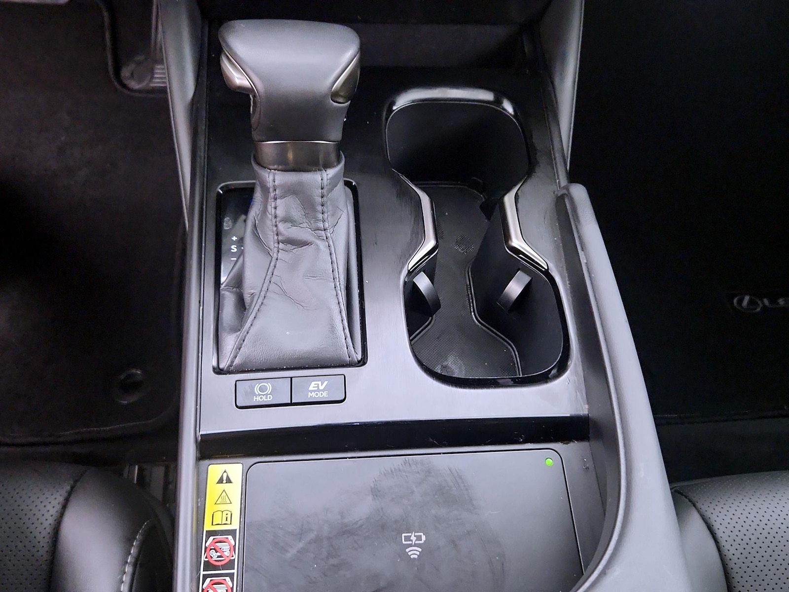 2025 Lexus ES Hybrid 300h - Photo 18