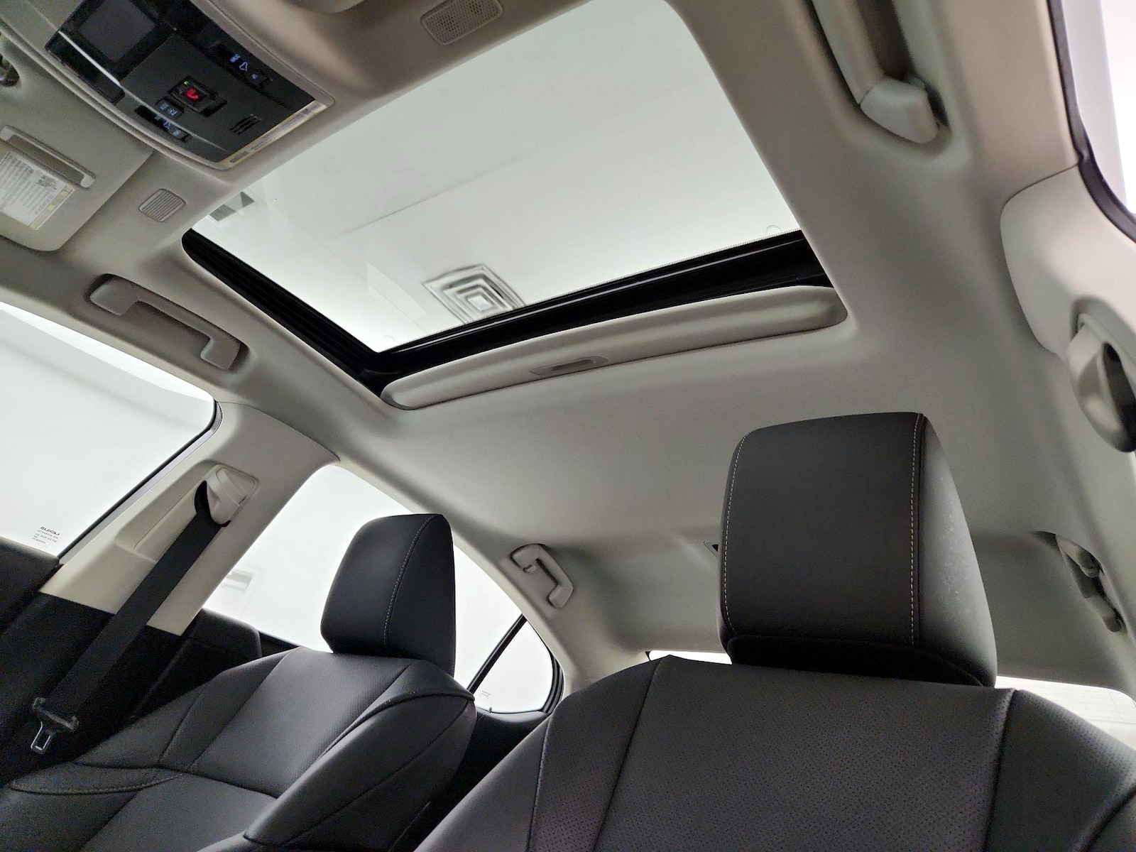 2025 Lexus ES Hybrid 300h - Photo 19