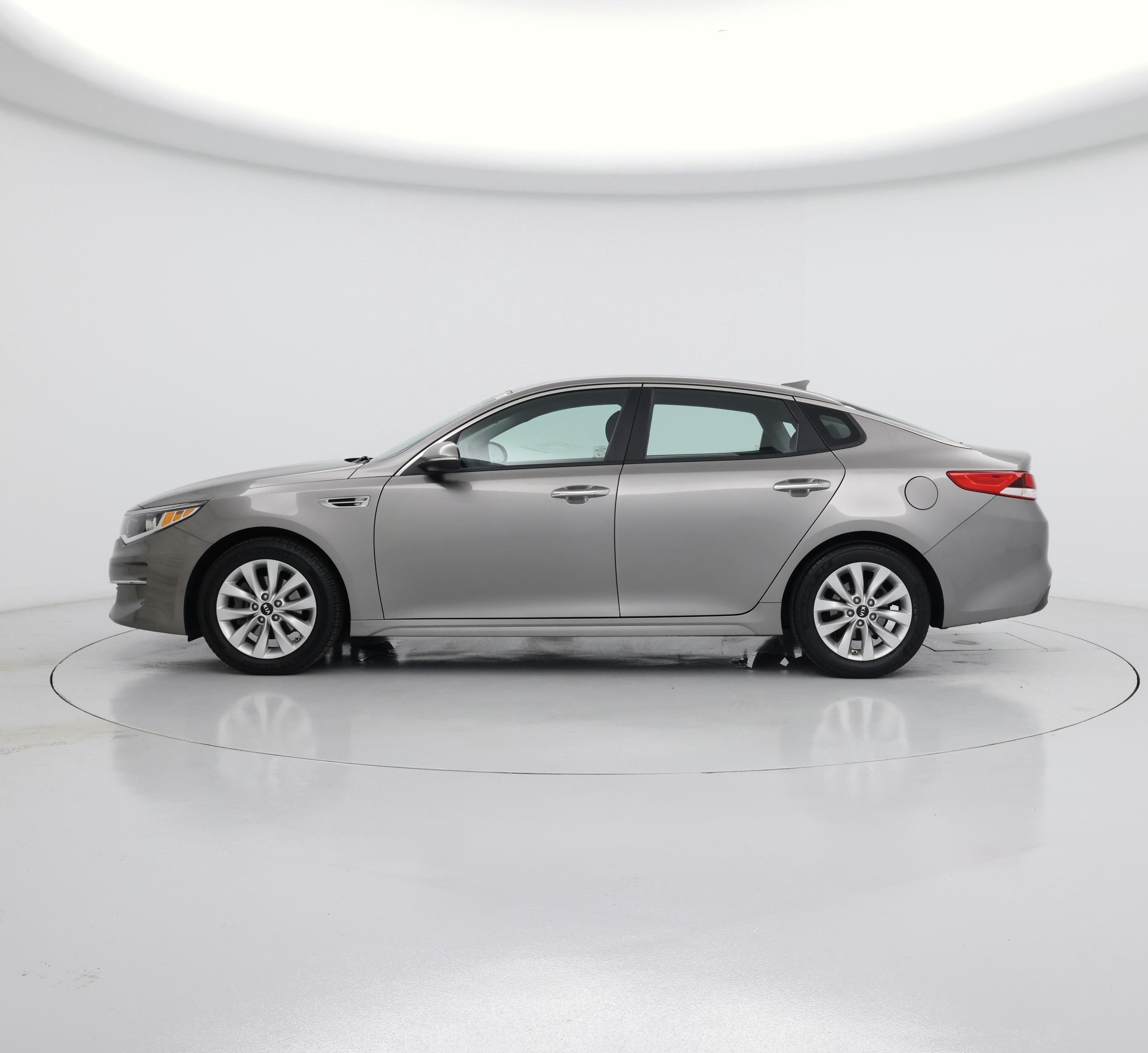 Thumbnail: 2016 Kia Optima - 3