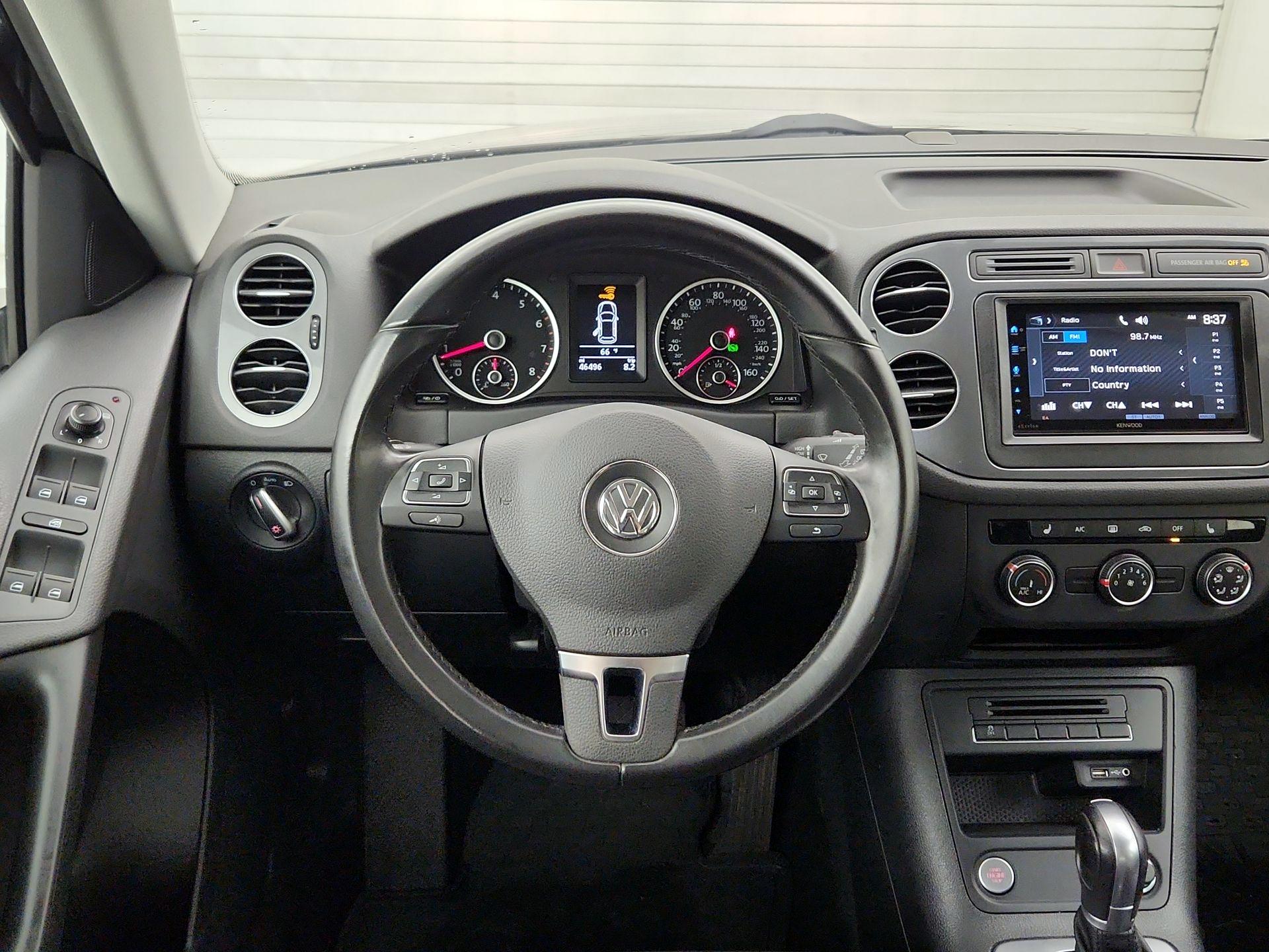 Thumbnail: 2017 Volkswagen Tiguan - 10