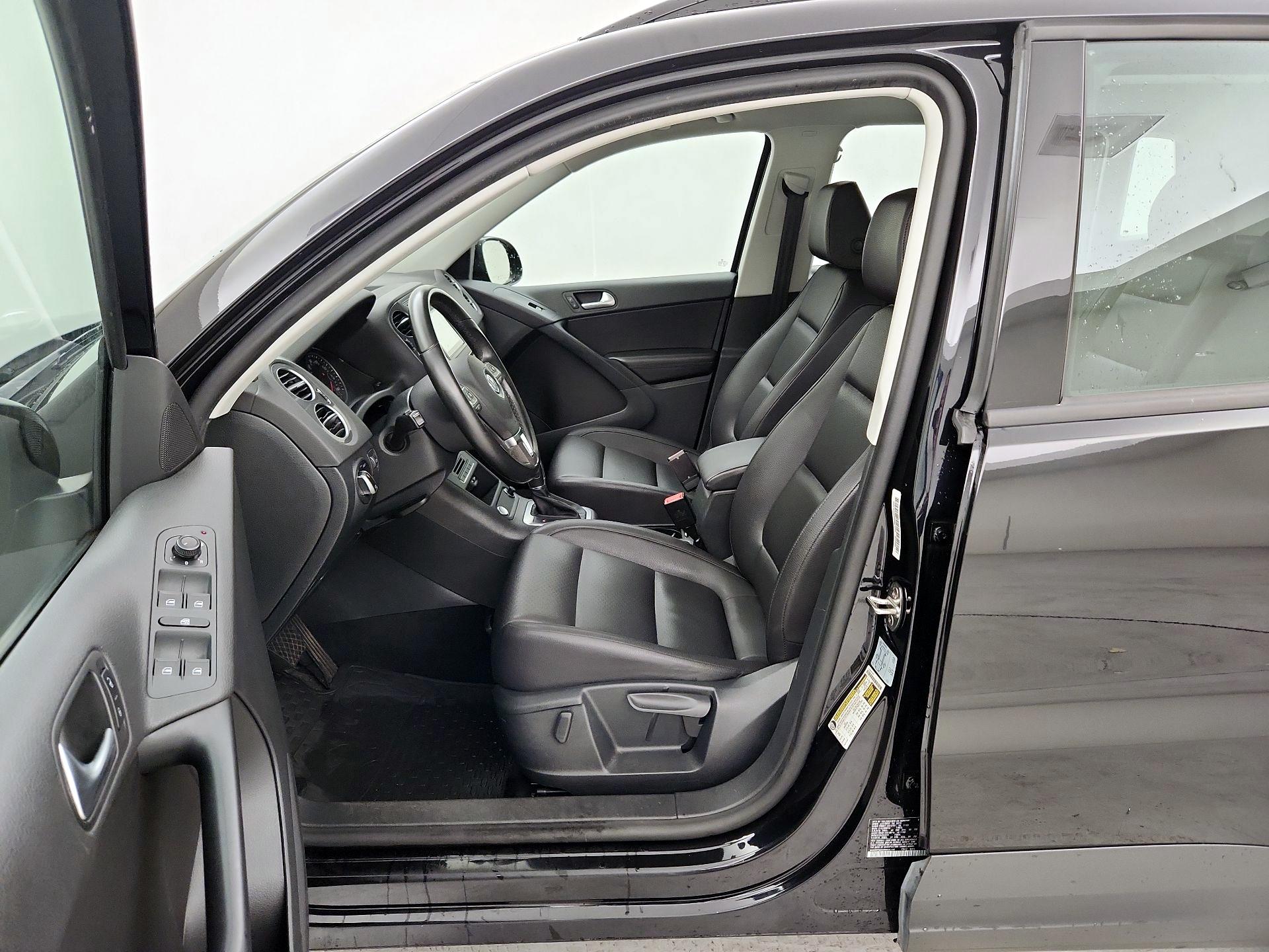 Thumbnail: 2017 Volkswagen Tiguan - 11