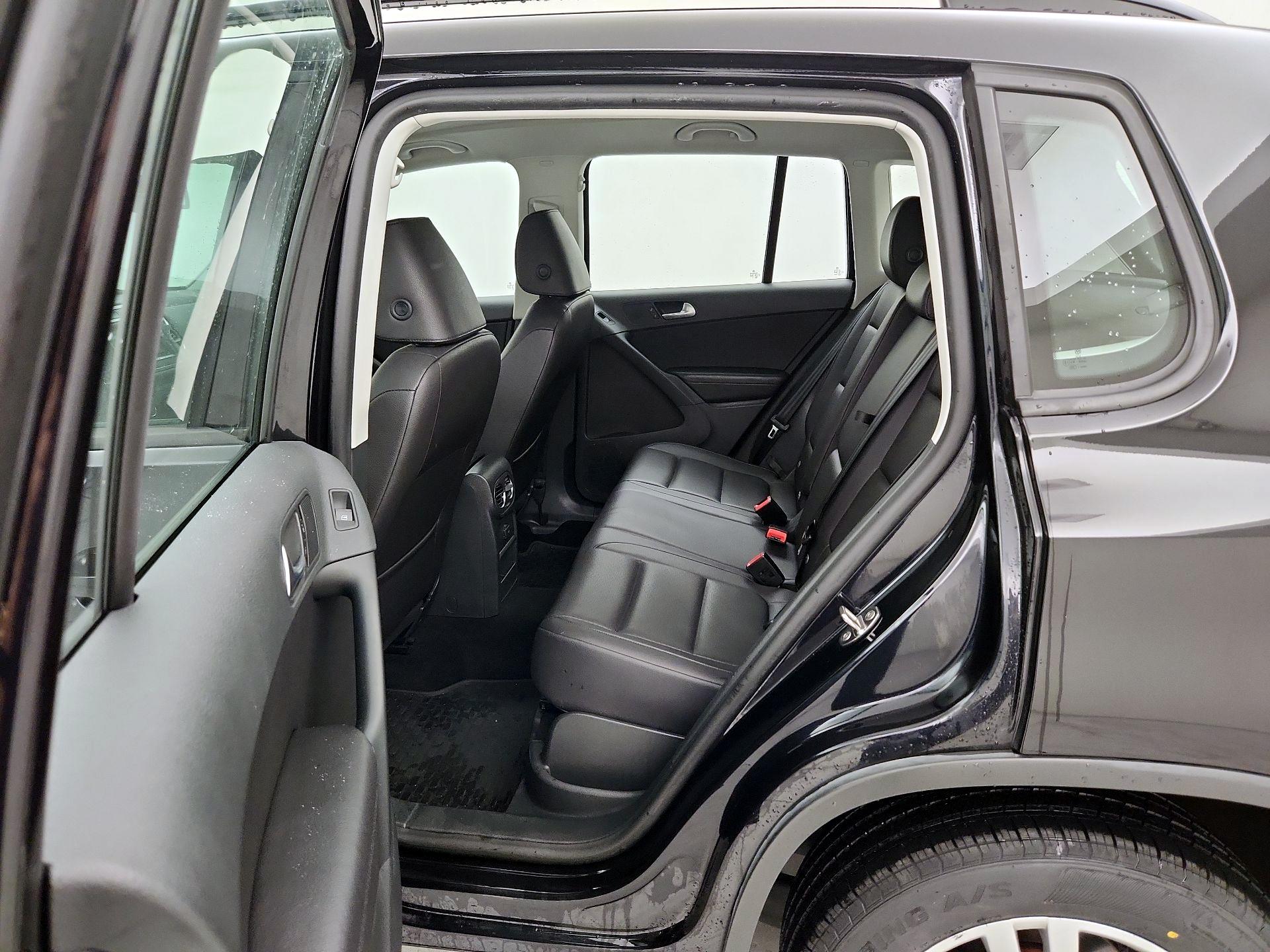 Thumbnail: 2017 Volkswagen Tiguan - 19