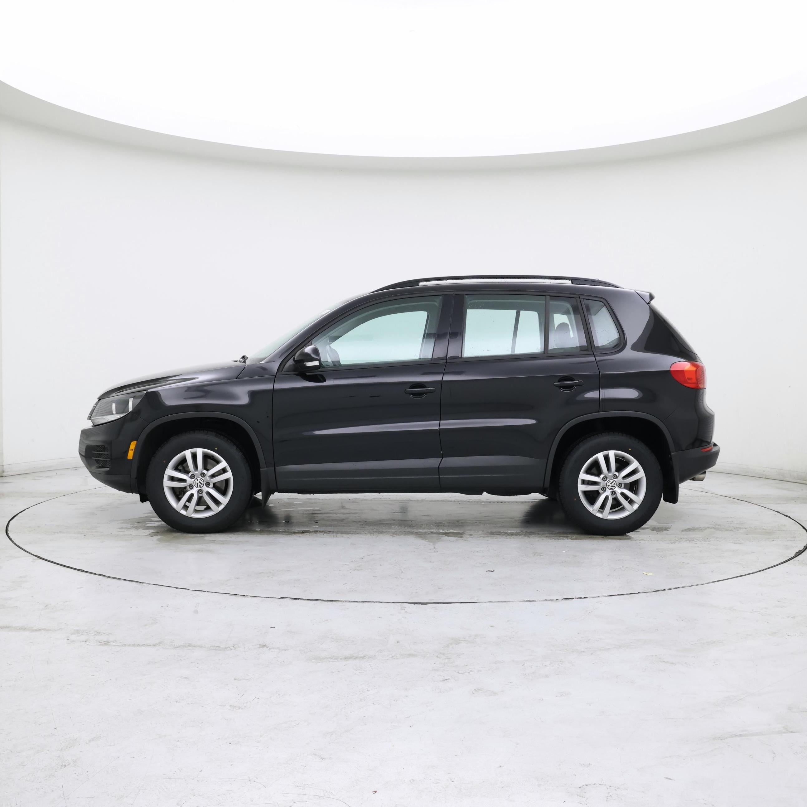 Thumbnail: 2017 Volkswagen Tiguan - 3