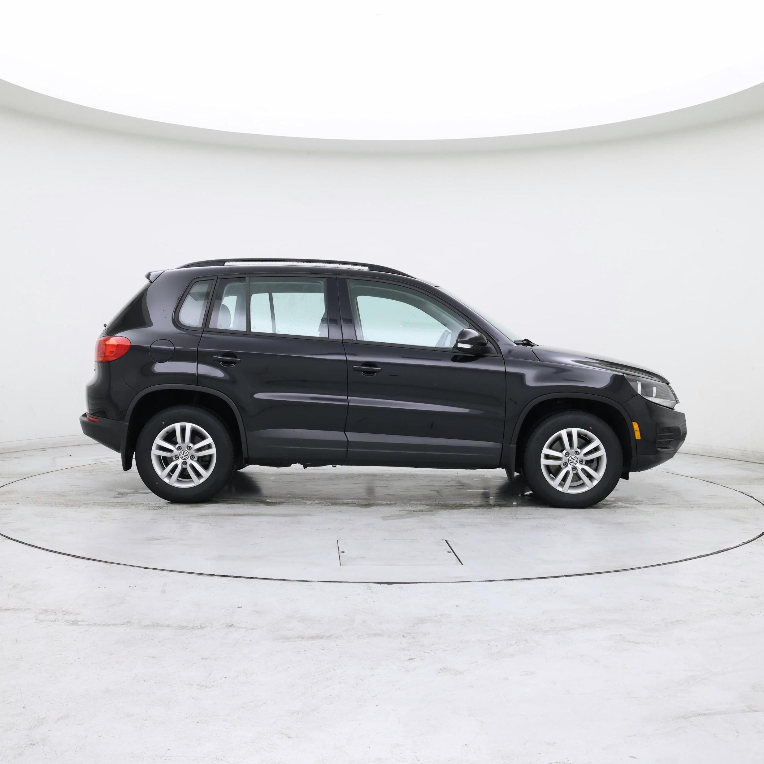 Thumbnail: 2017 Volkswagen Tiguan - 7