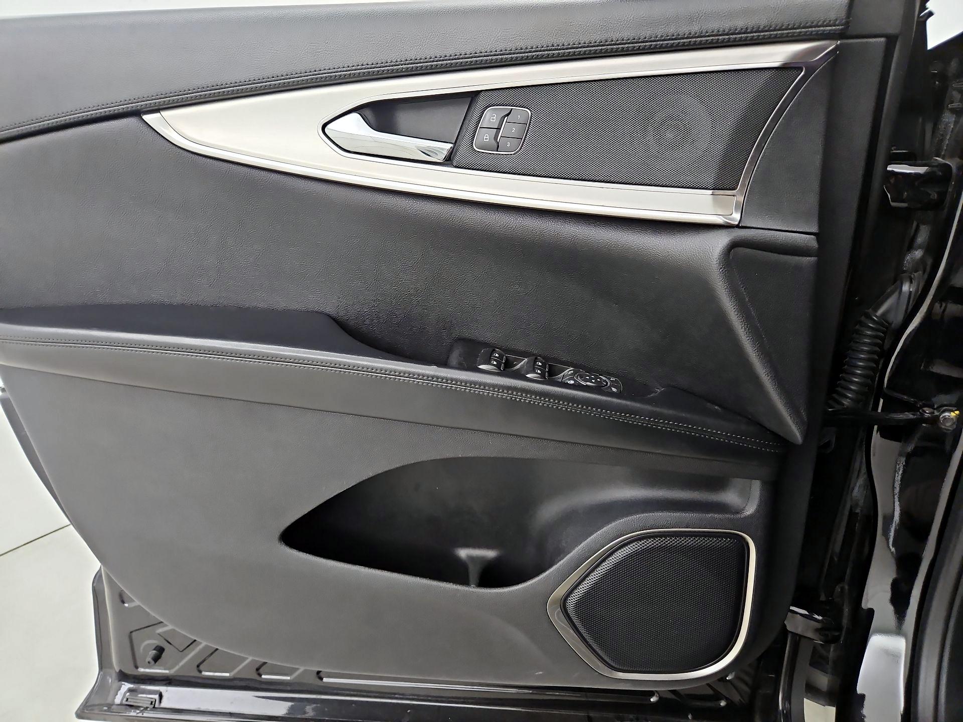 Thumbnail: 2019 Lincoln Nautilus - 12