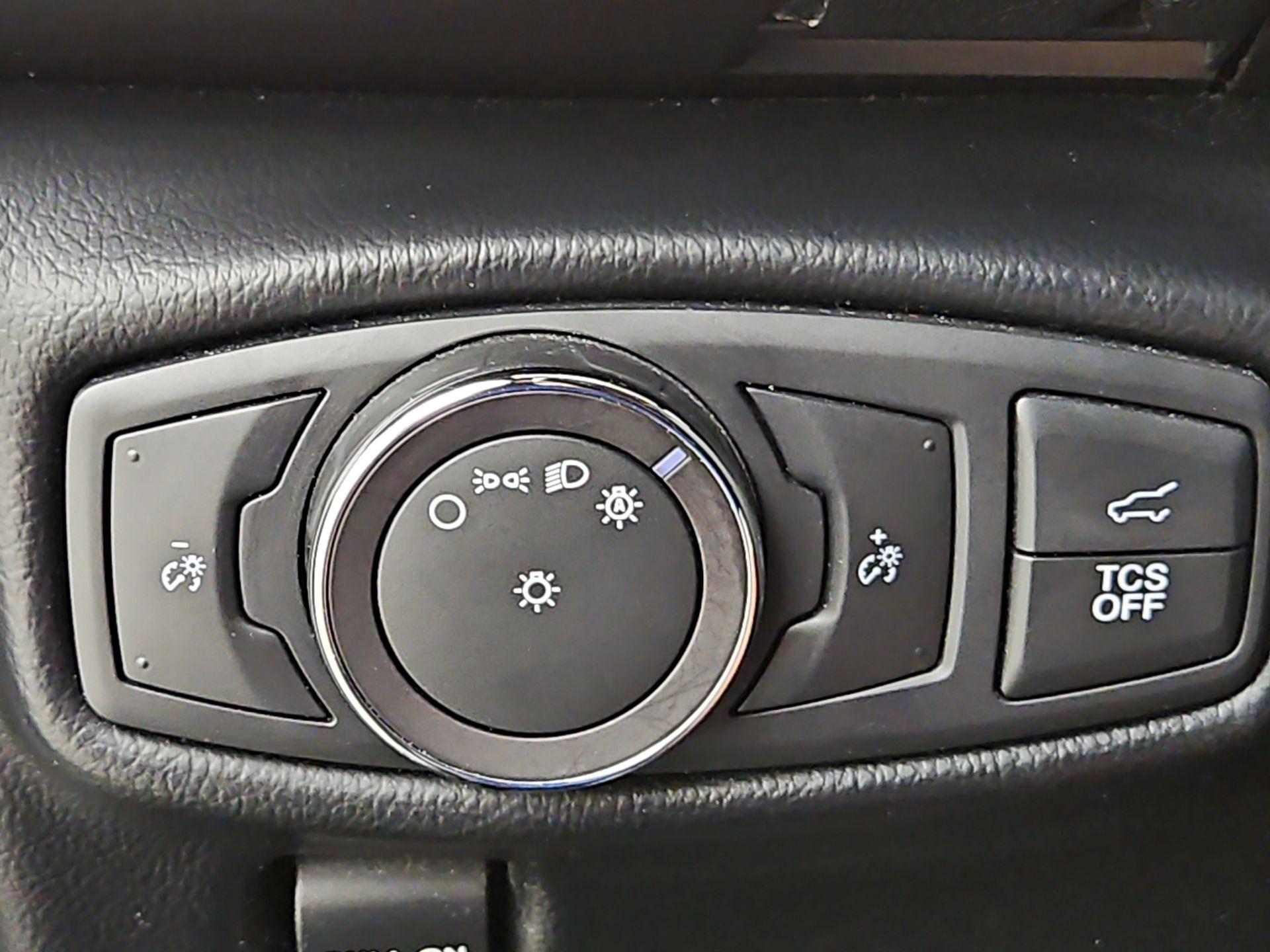 Thumbnail: 2019 Lincoln Nautilus - 13