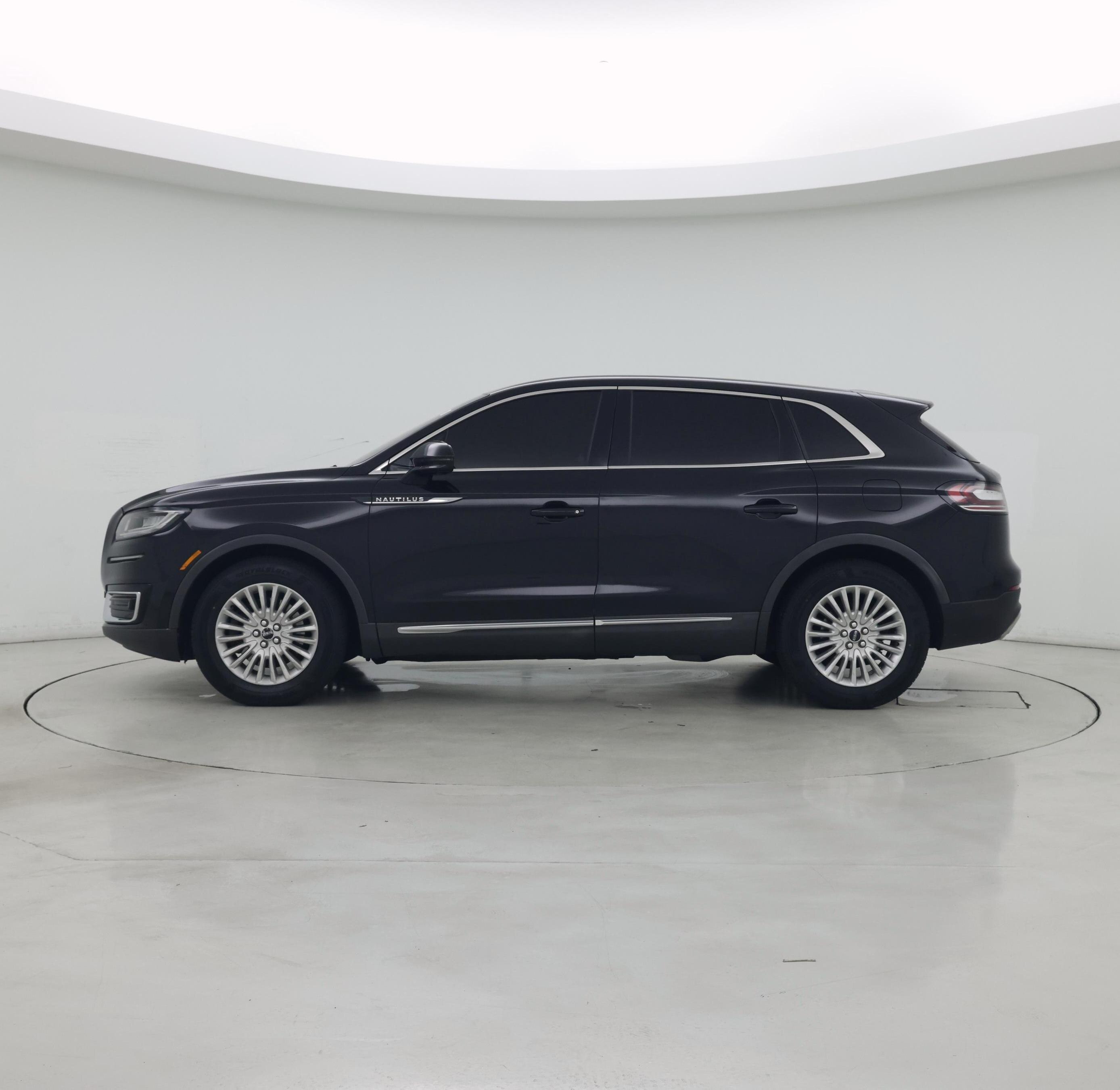 Thumbnail: 2019 Lincoln Nautilus - 3