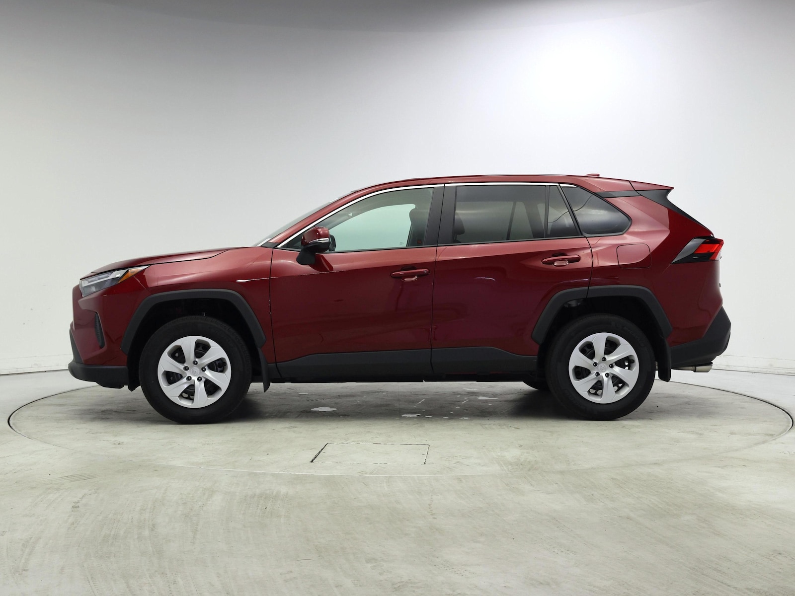 2025 Toyota RAV4 LE - Photo 4