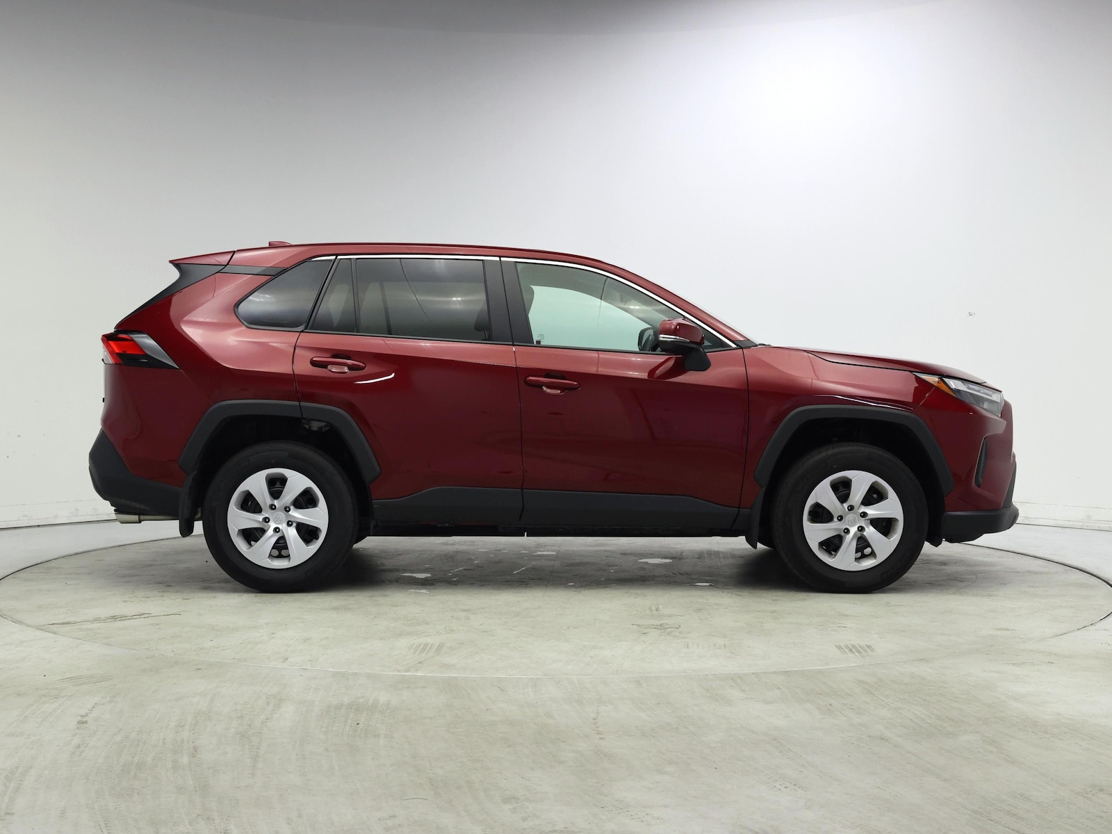 2025 Toyota RAV4 LE - Photo 8