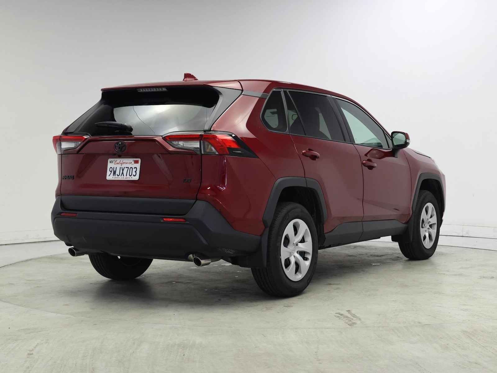 2025 Toyota RAV4 LE - Photo 9