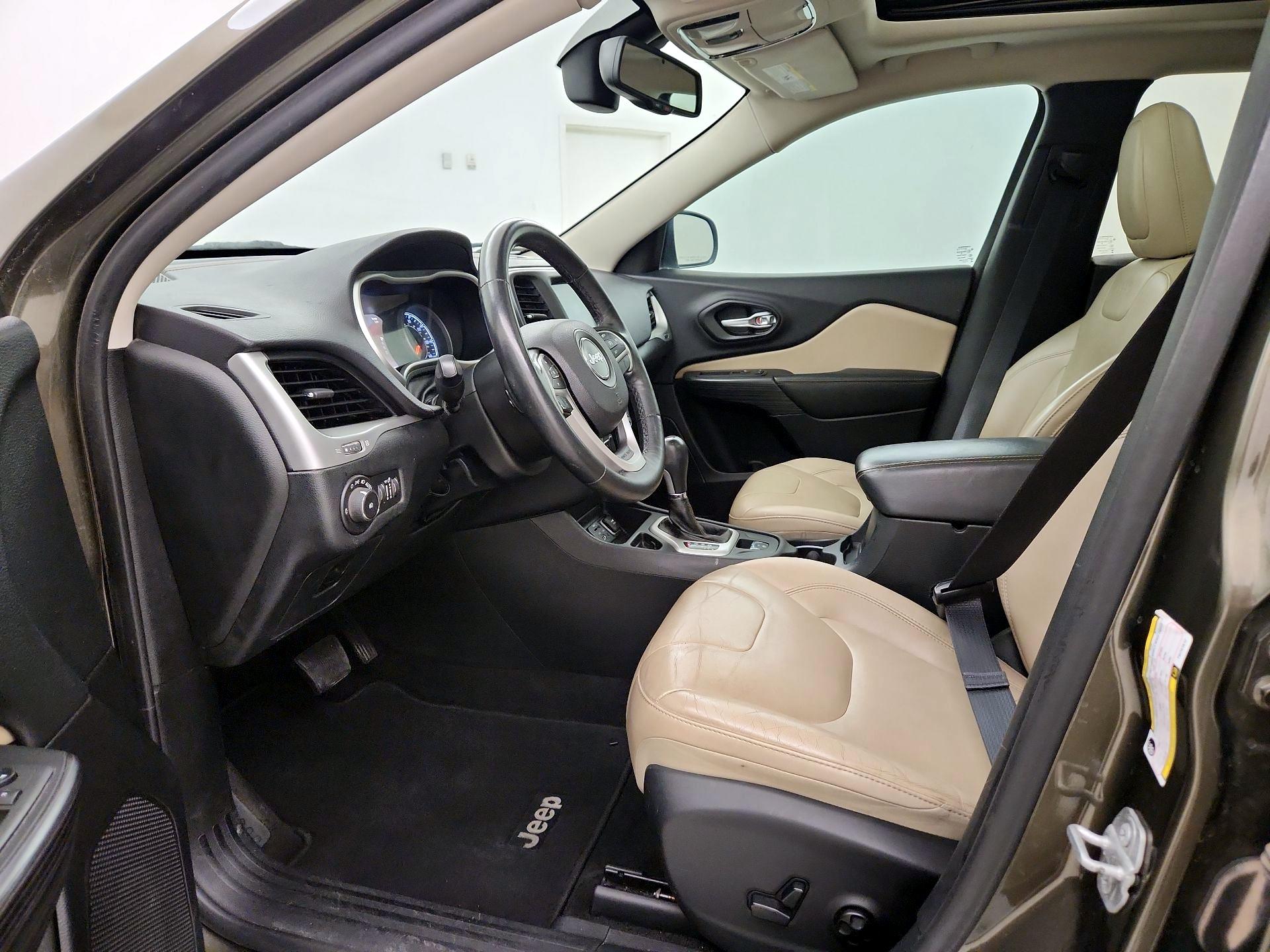 Thumbnail: 2015 Jeep Cherokee - 11