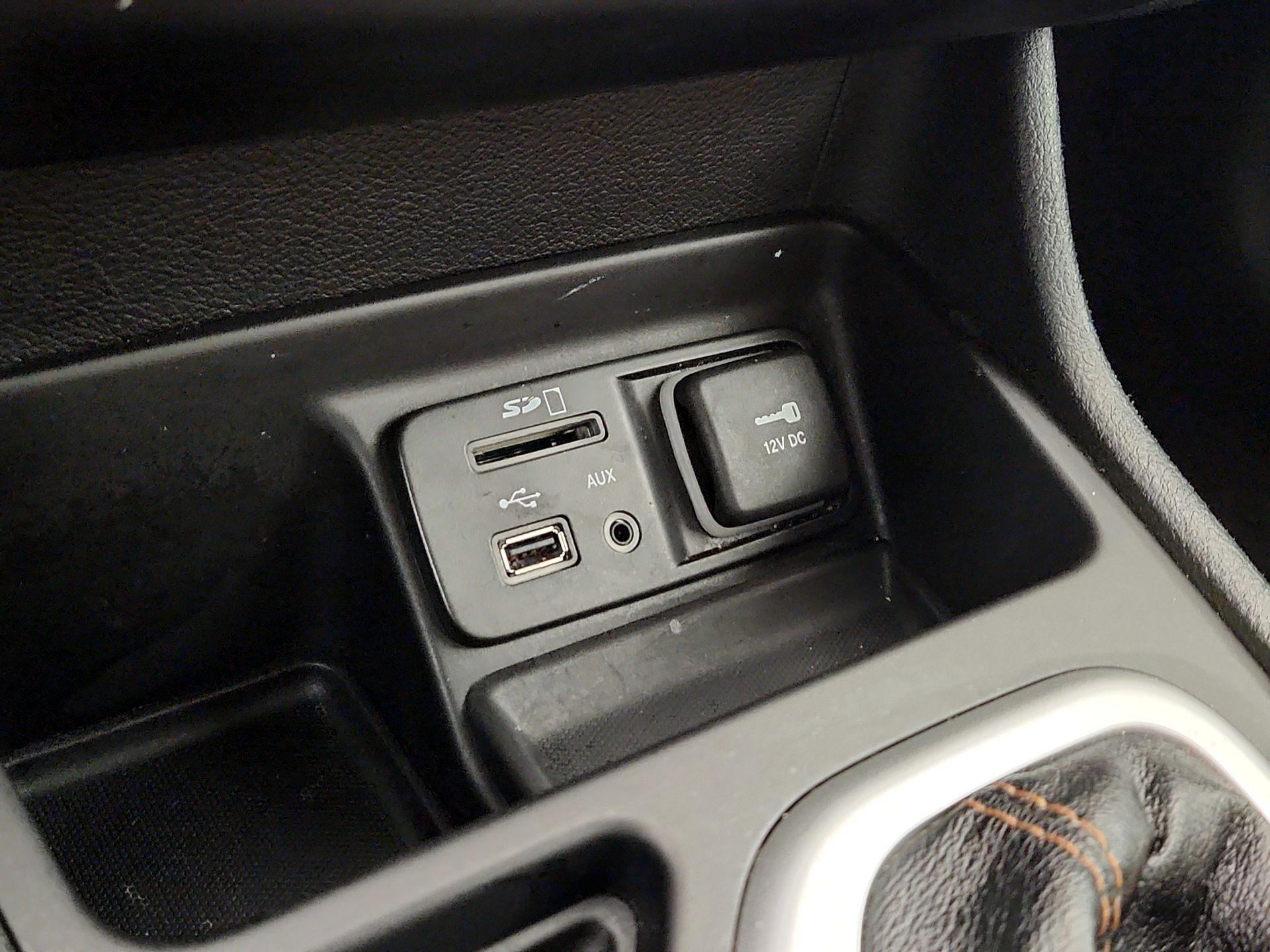 Thumbnail: 2015 Jeep Cherokee - 19