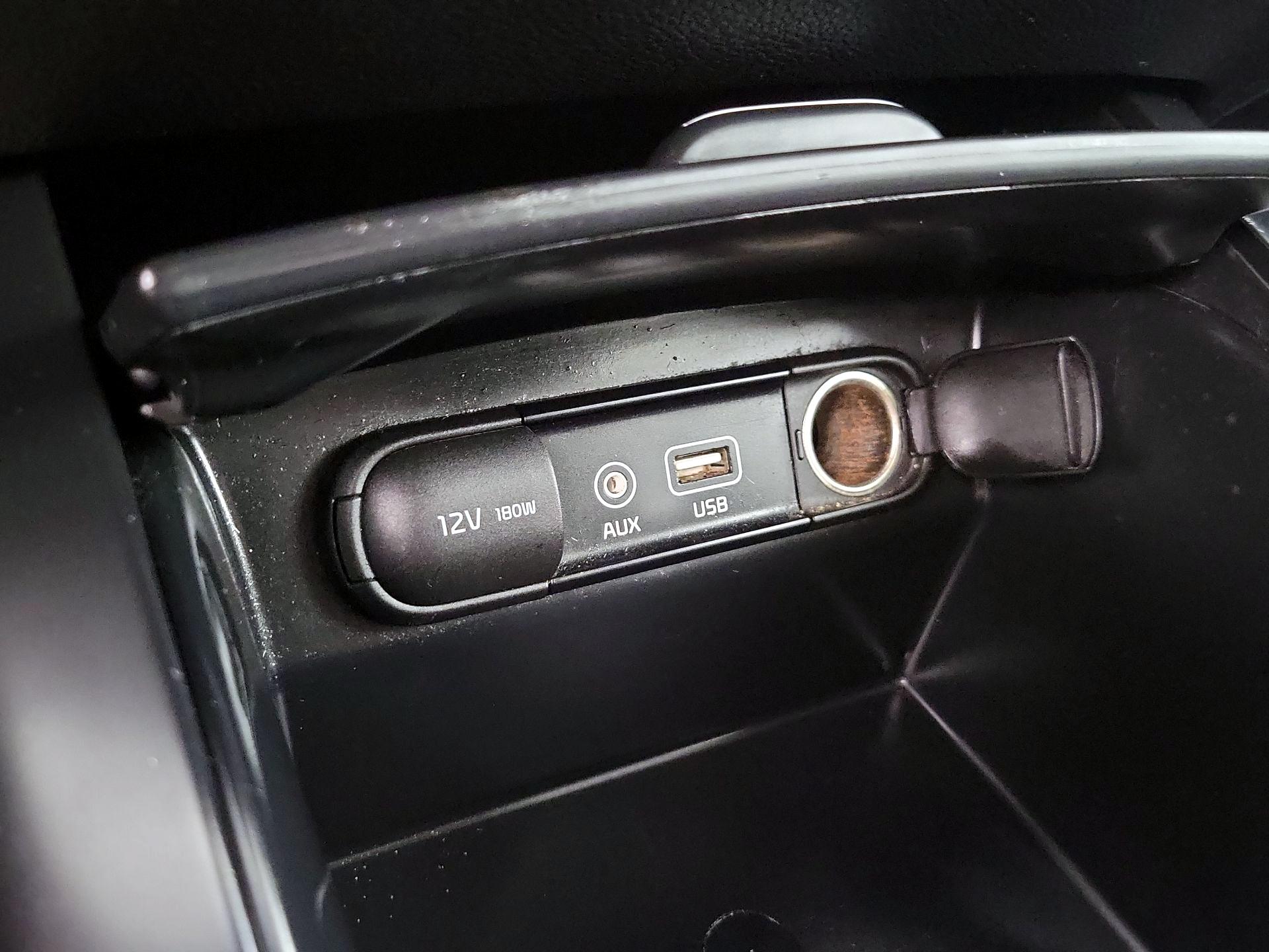 Thumbnail: 2016 Kia Sorento - 18