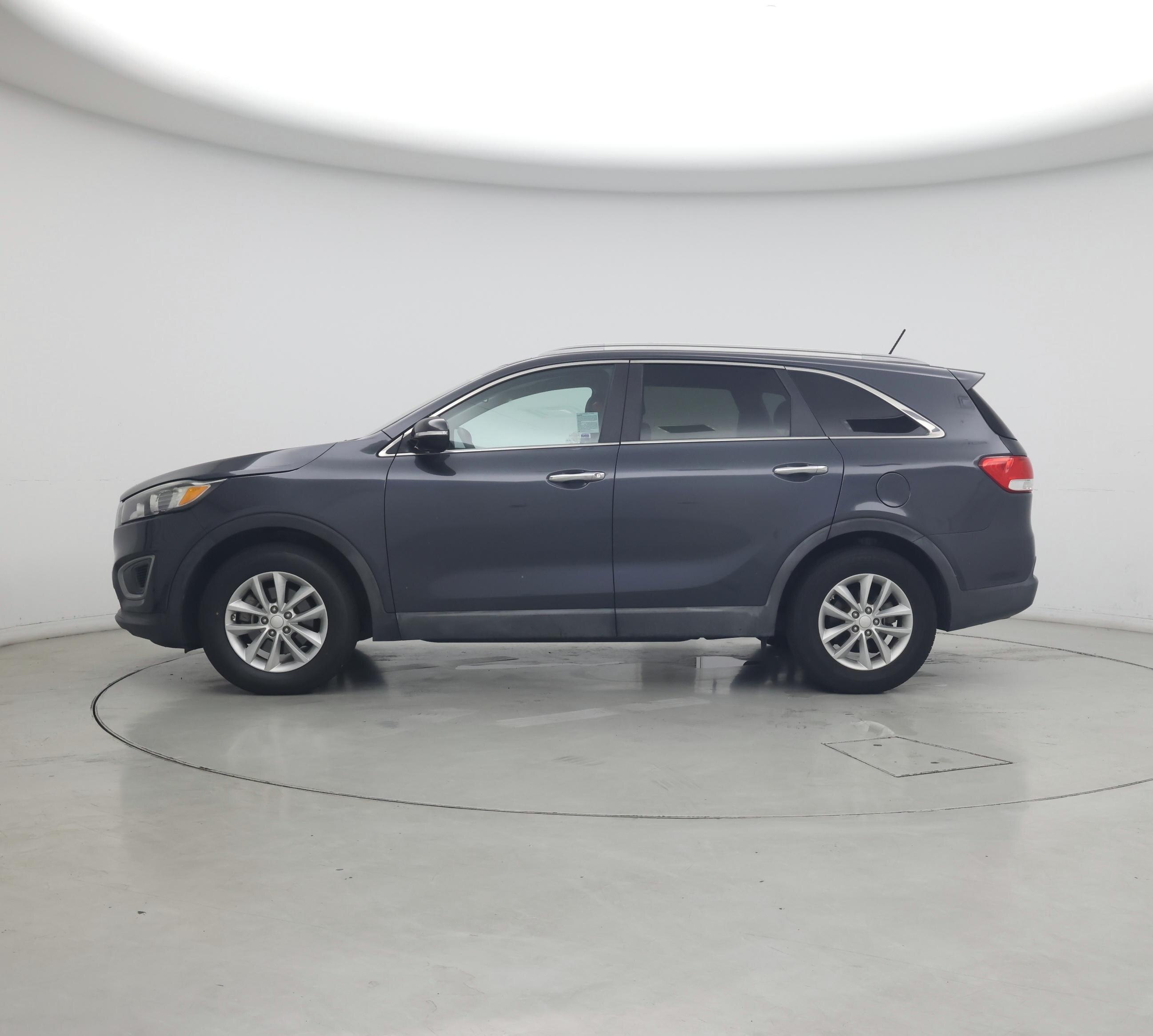 Thumbnail: 2016 Kia Sorento - 3