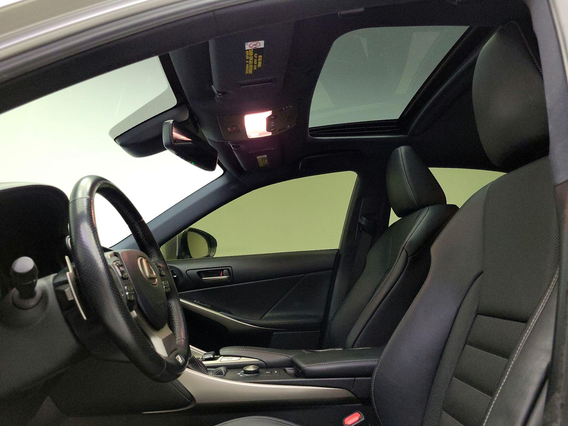 Thumbnail: 2019 Lexus IS - 20