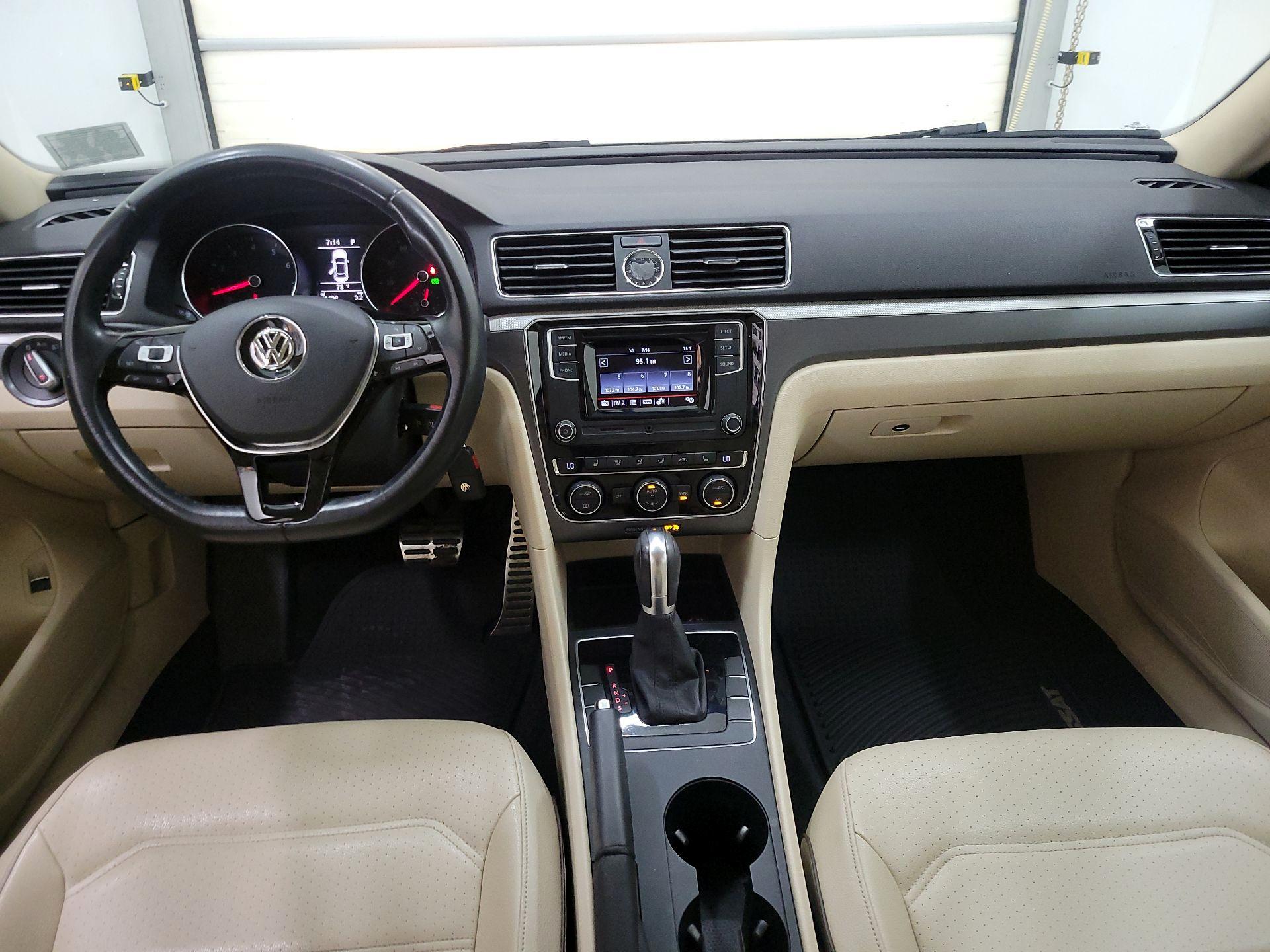 Thumbnail: 2016 Volkswagen Passat - 9