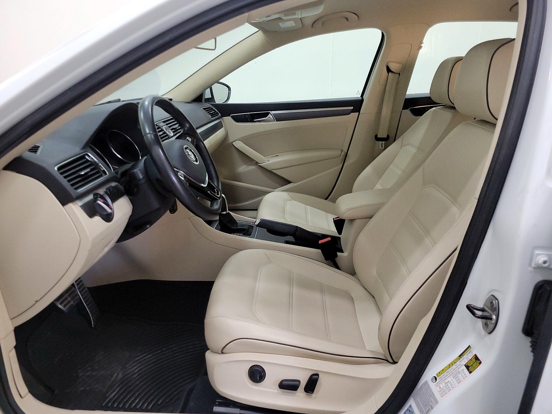Thumbnail: 2016 Volkswagen Passat - 11