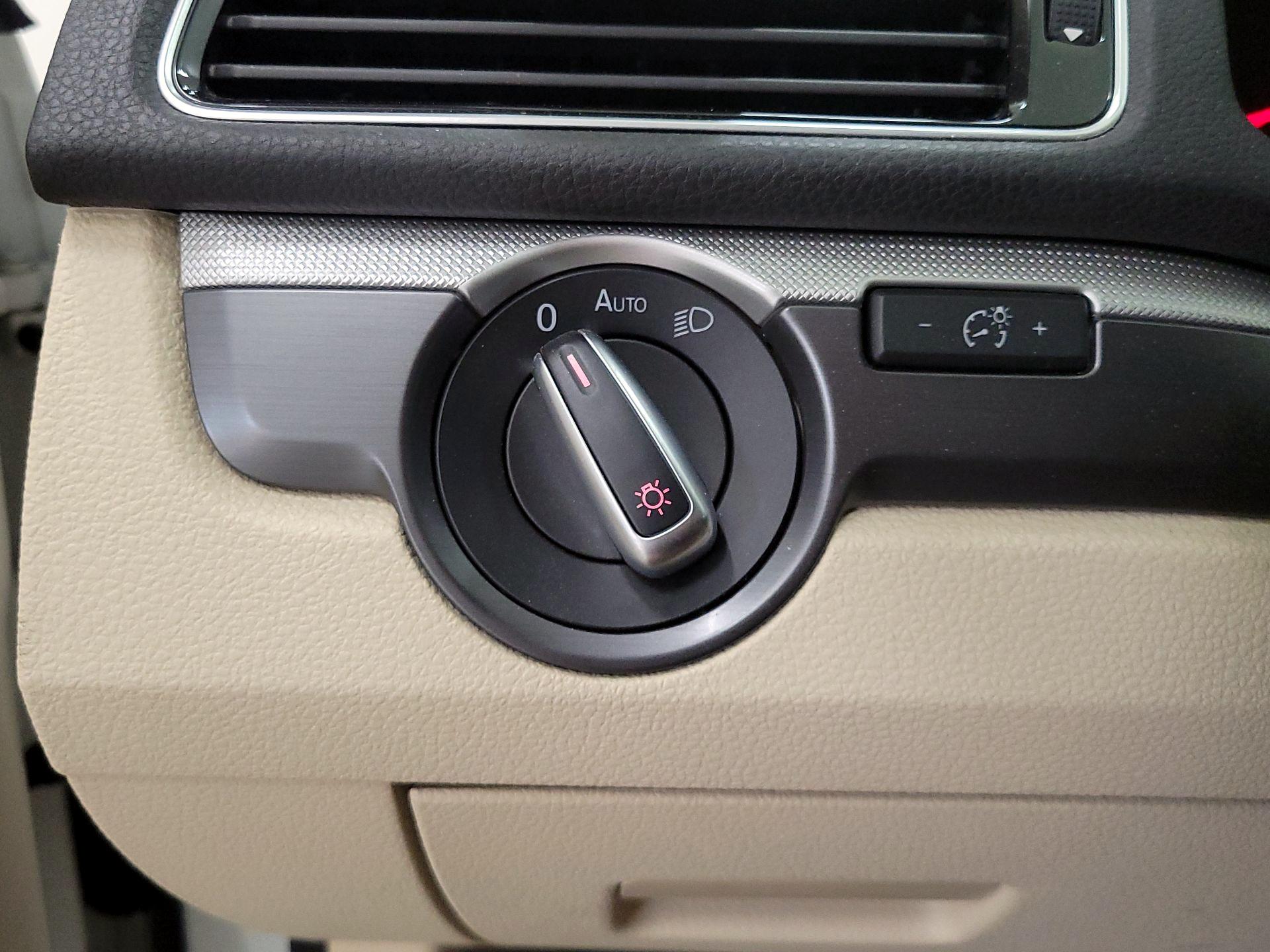 Thumbnail: 2016 Volkswagen Passat - 13