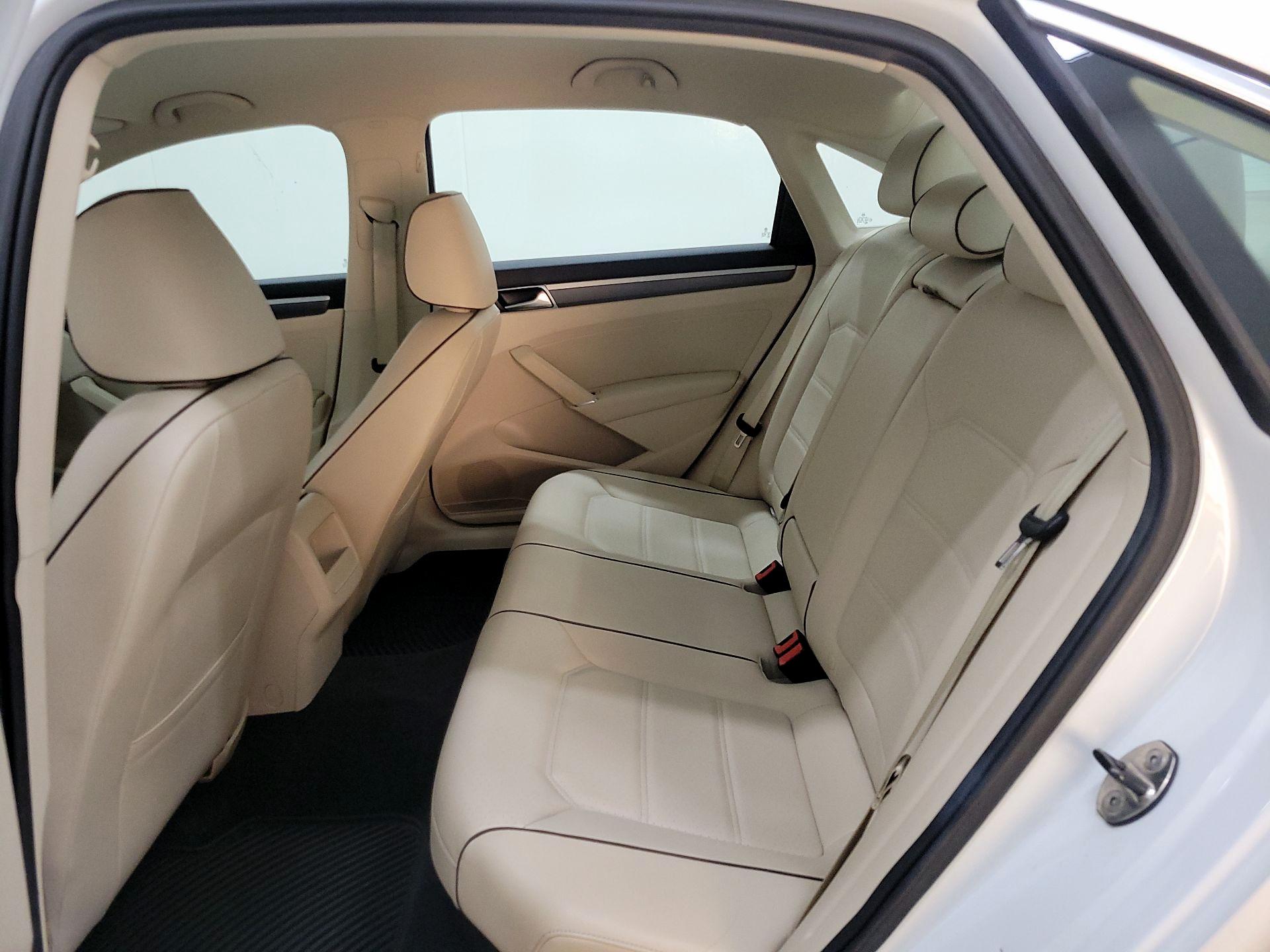 Thumbnail: 2016 Volkswagen Passat - 19