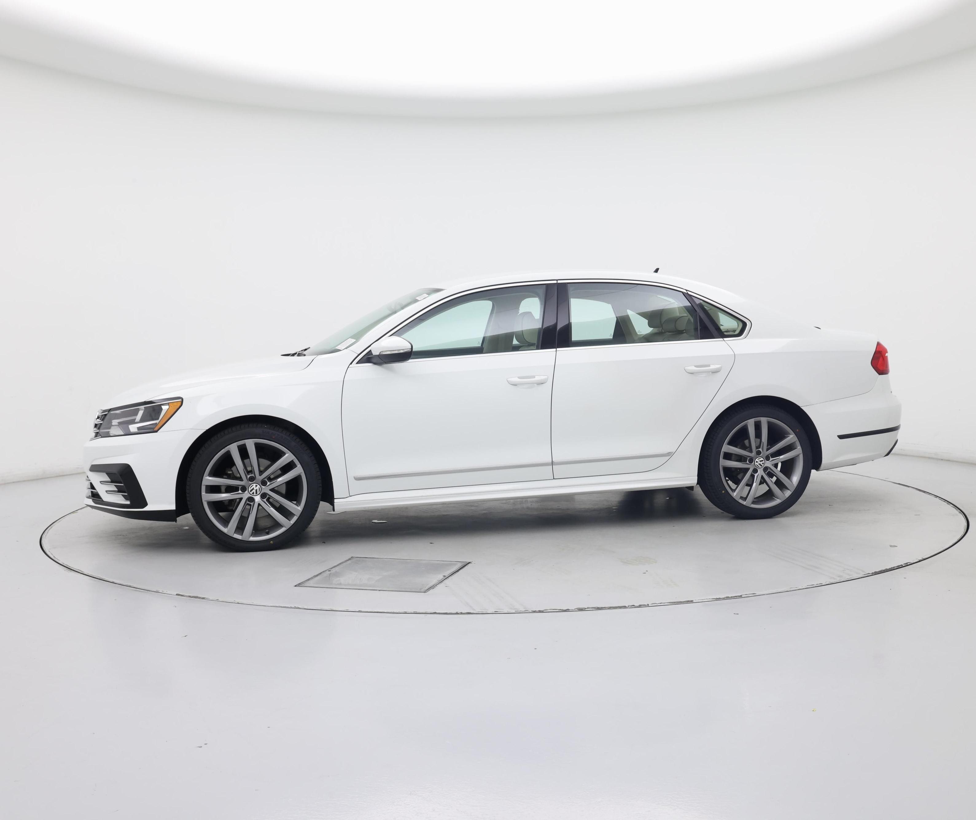 Thumbnail: 2016 Volkswagen Passat - 3