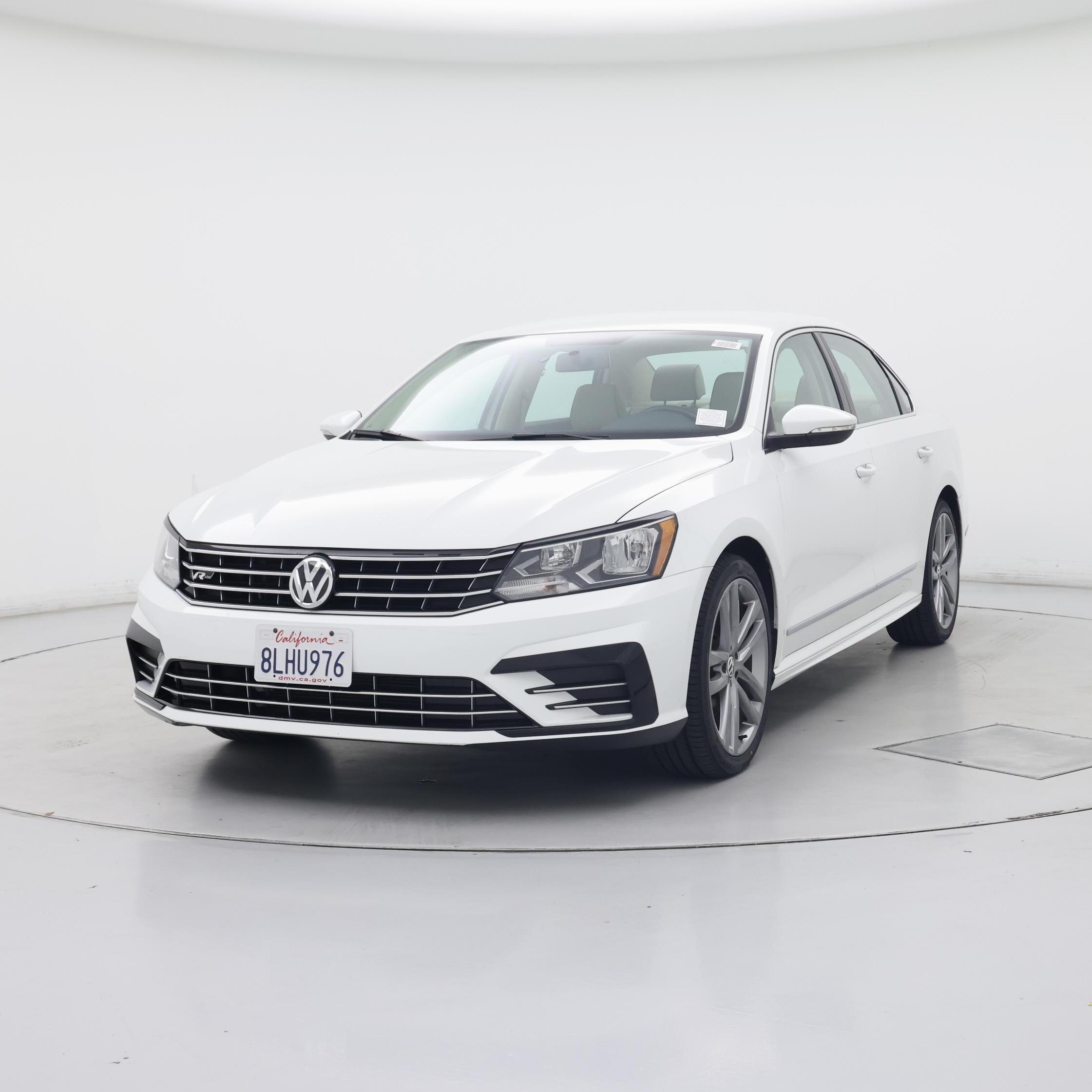 Thumbnail: 2016 Volkswagen Passat - 4