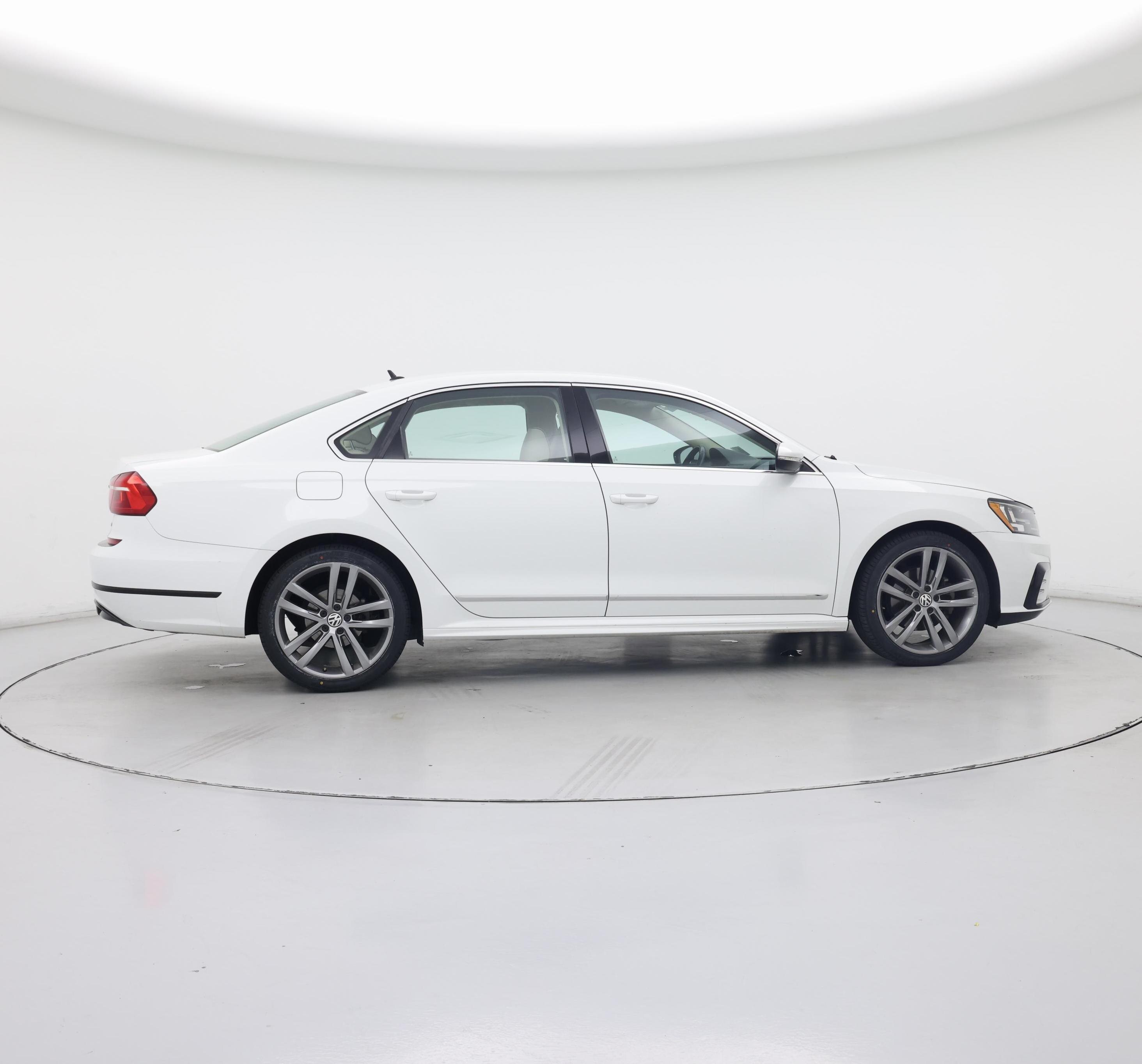 Thumbnail: 2016 Volkswagen Passat - 7