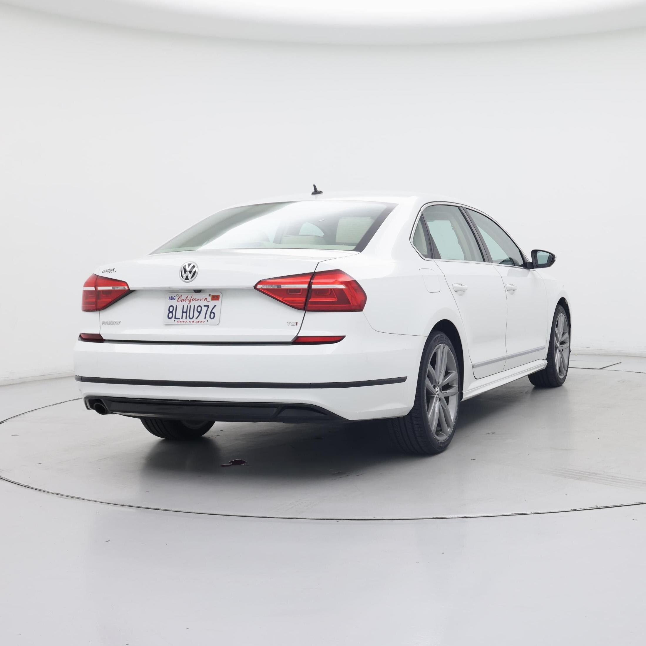 Thumbnail: 2016 Volkswagen Passat - 8